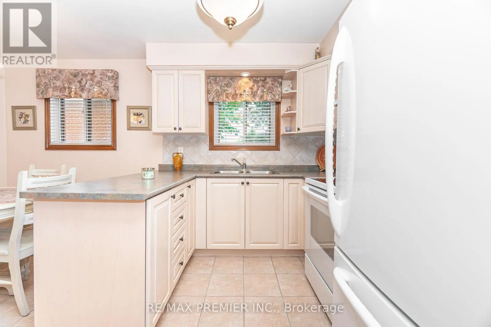 30 DELLBROOK CRESCENT