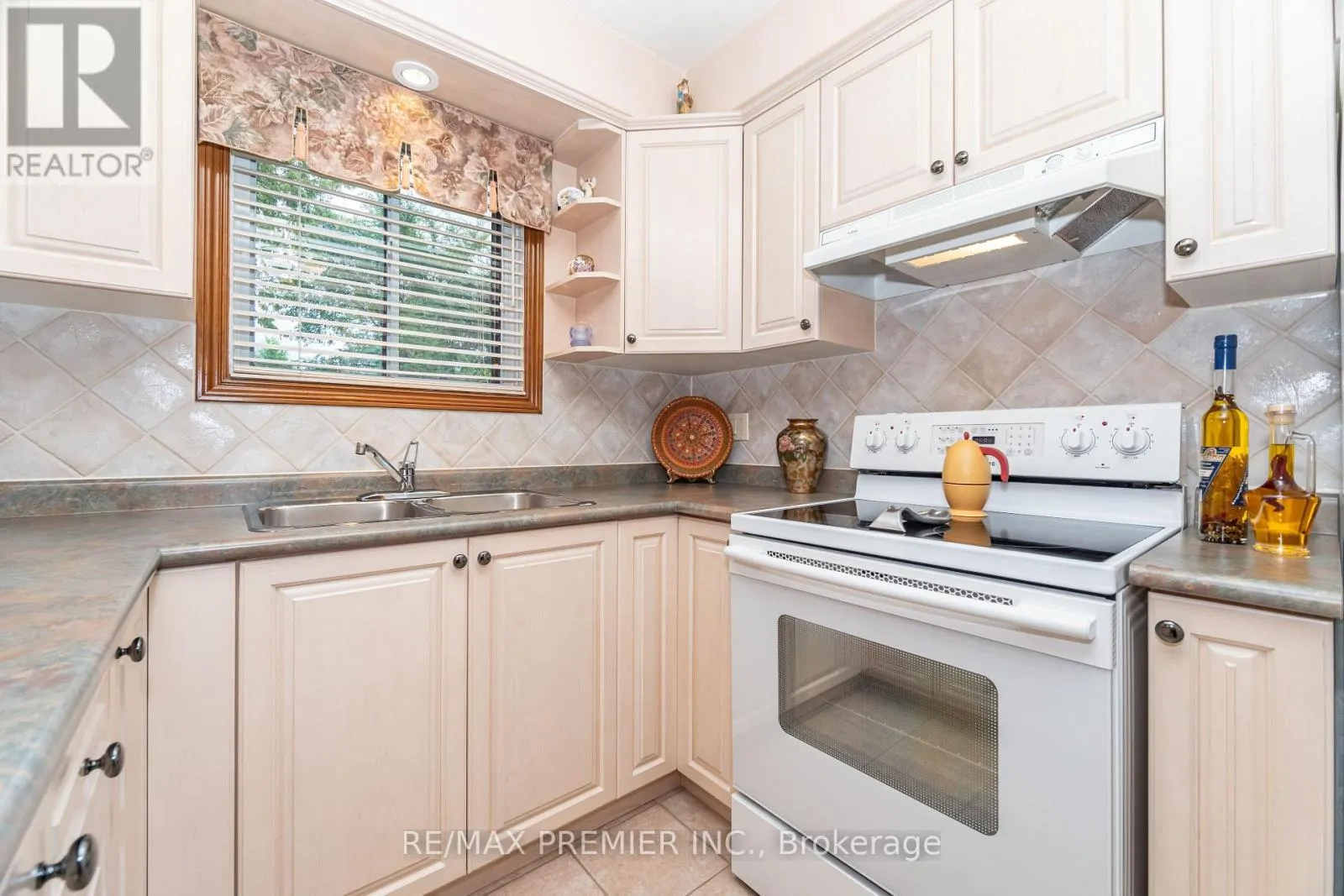 30 DELLBROOK CRESCENT