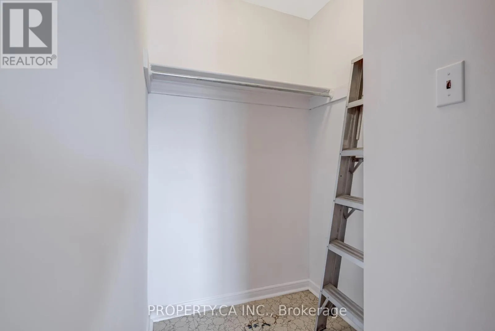 803 - 1660 BLOOR STREET E