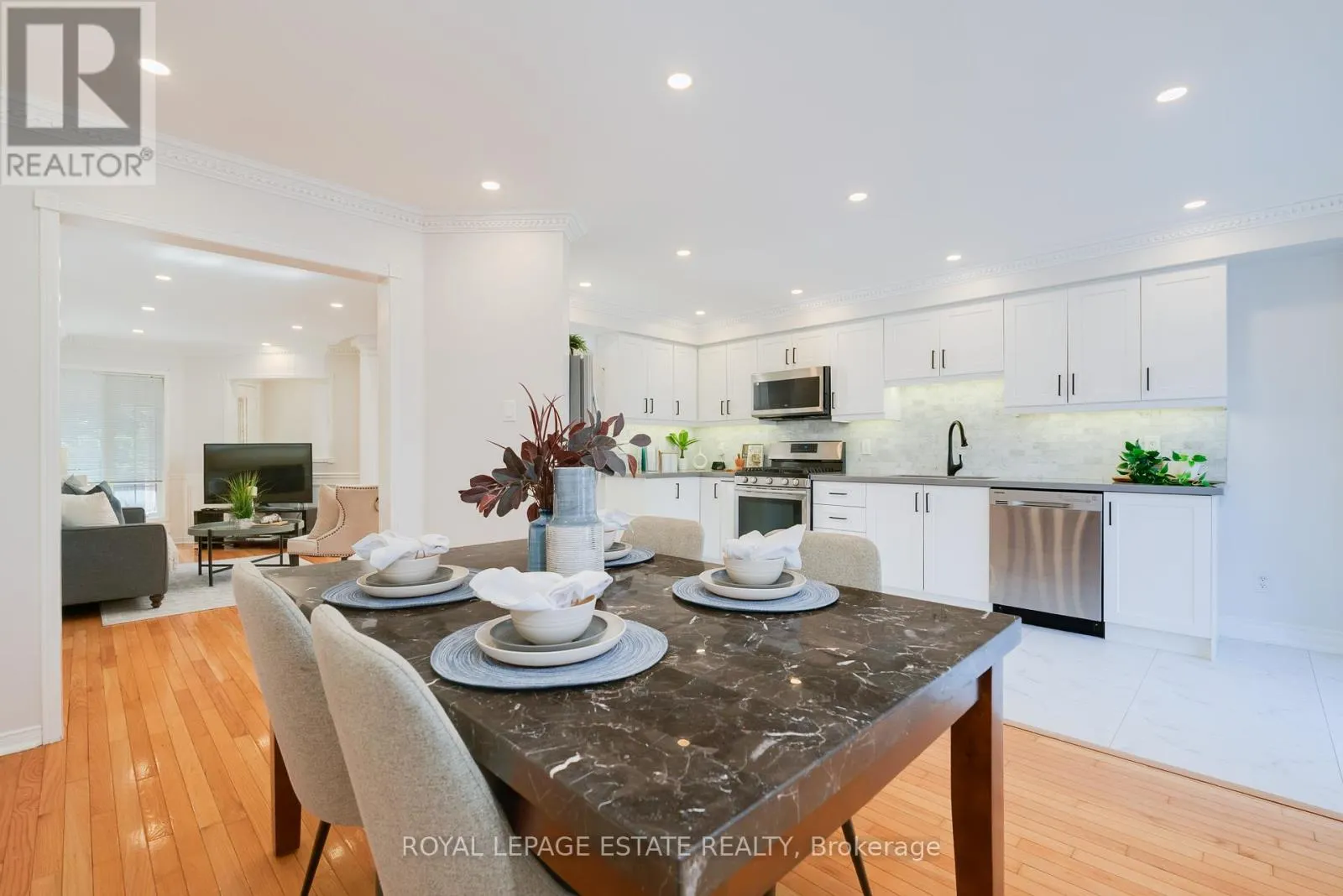435 STONETREE COURT