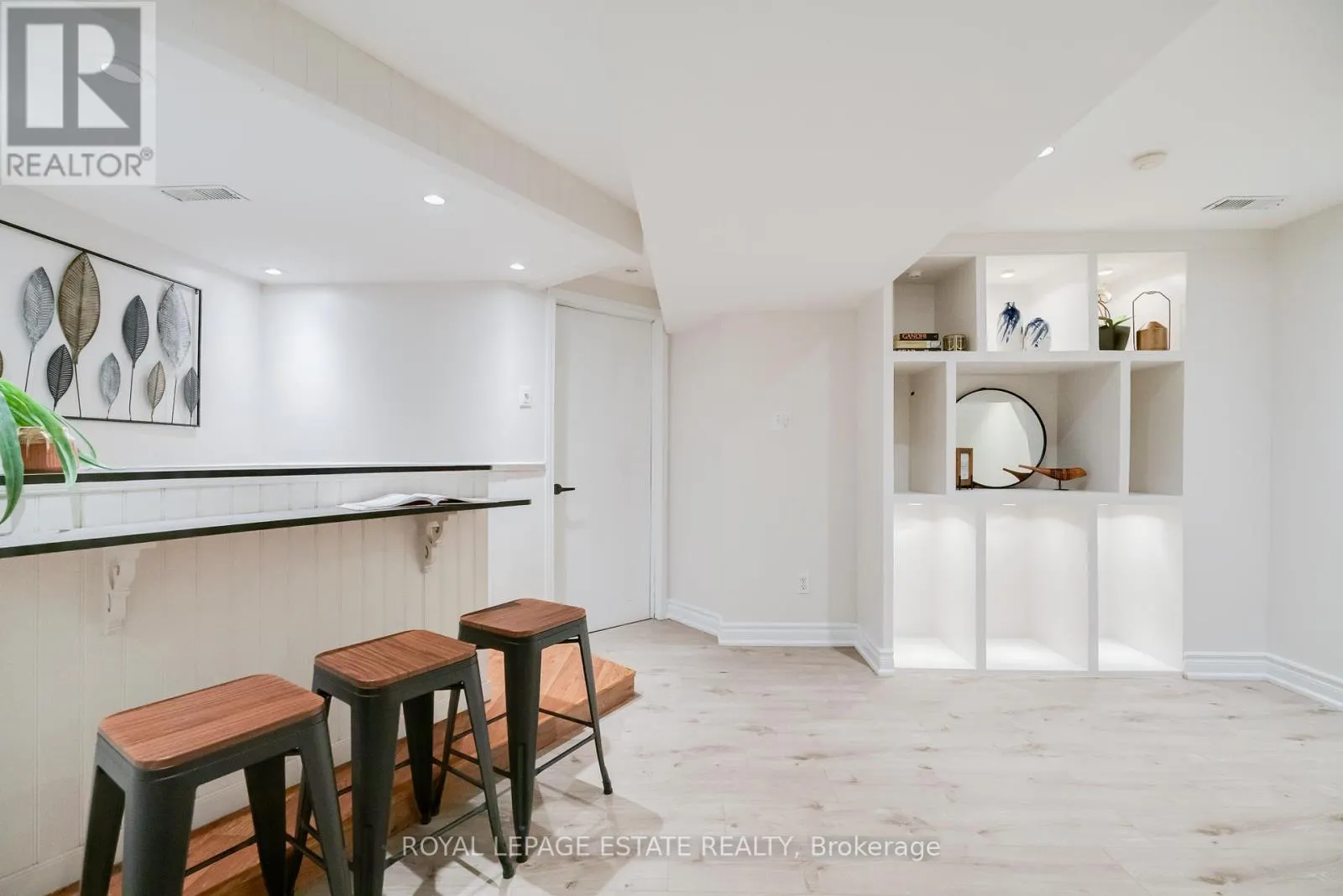 435 STONETREE COURT