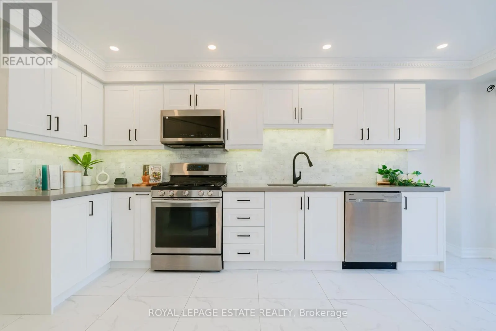 435 STONETREE COURT