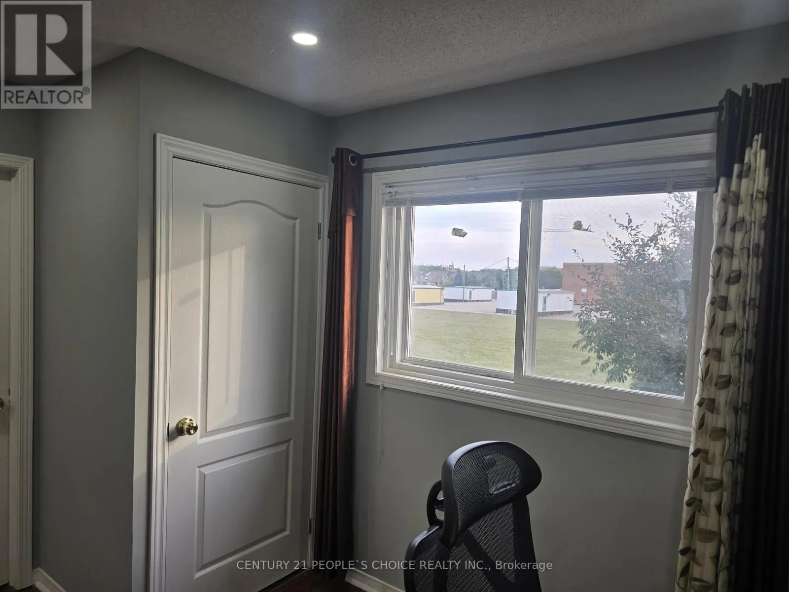 276 PRESSED BRICK DRIVE