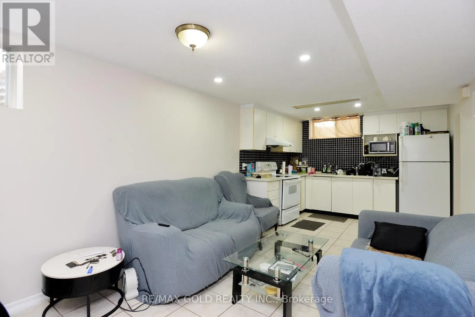 1 BLAKETON COURT