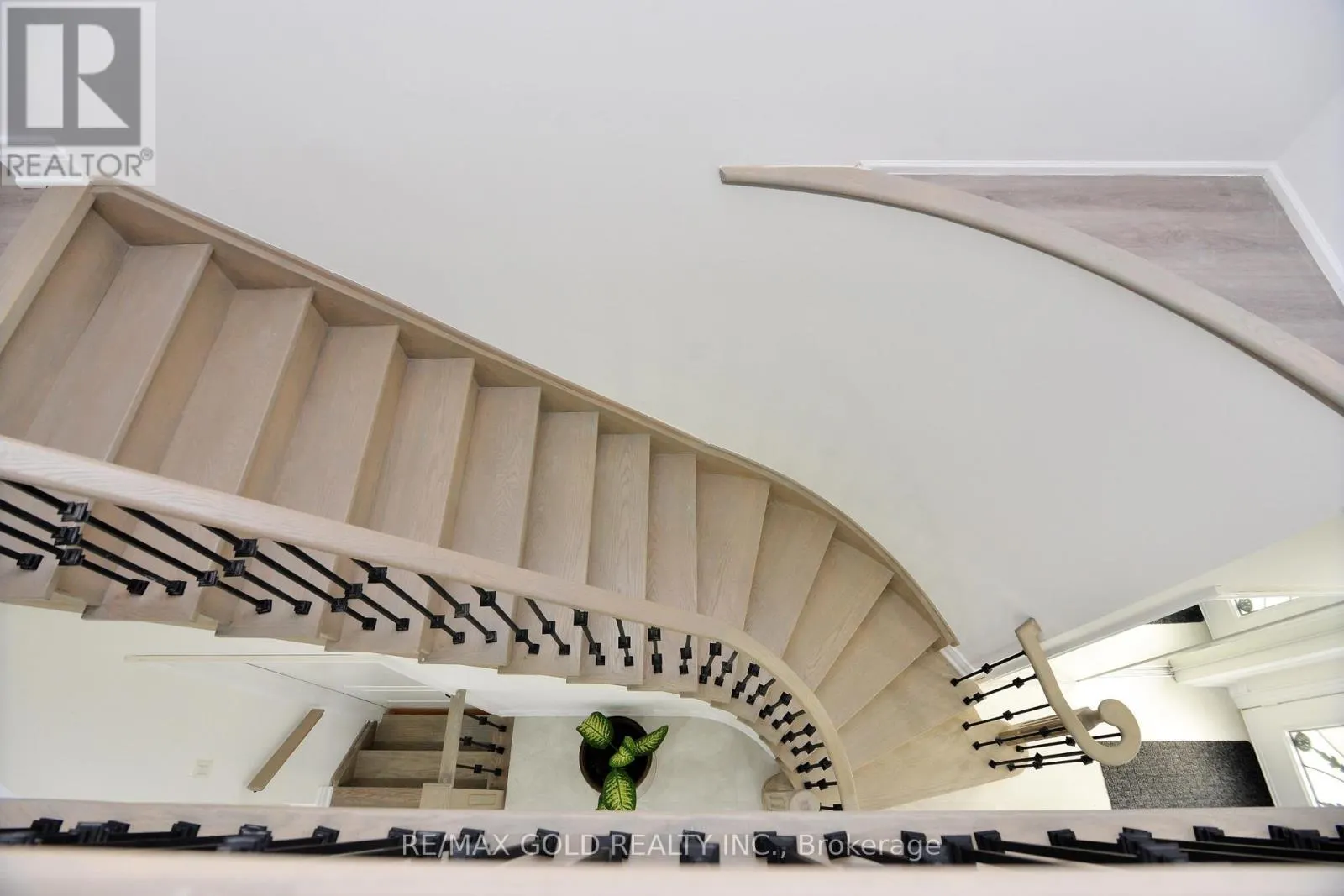 1 BLAKETON COURT