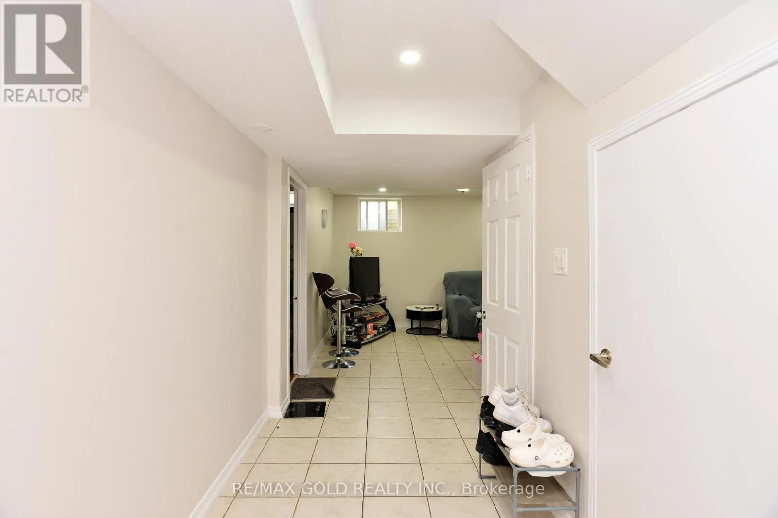 1 BLAKETON COURT