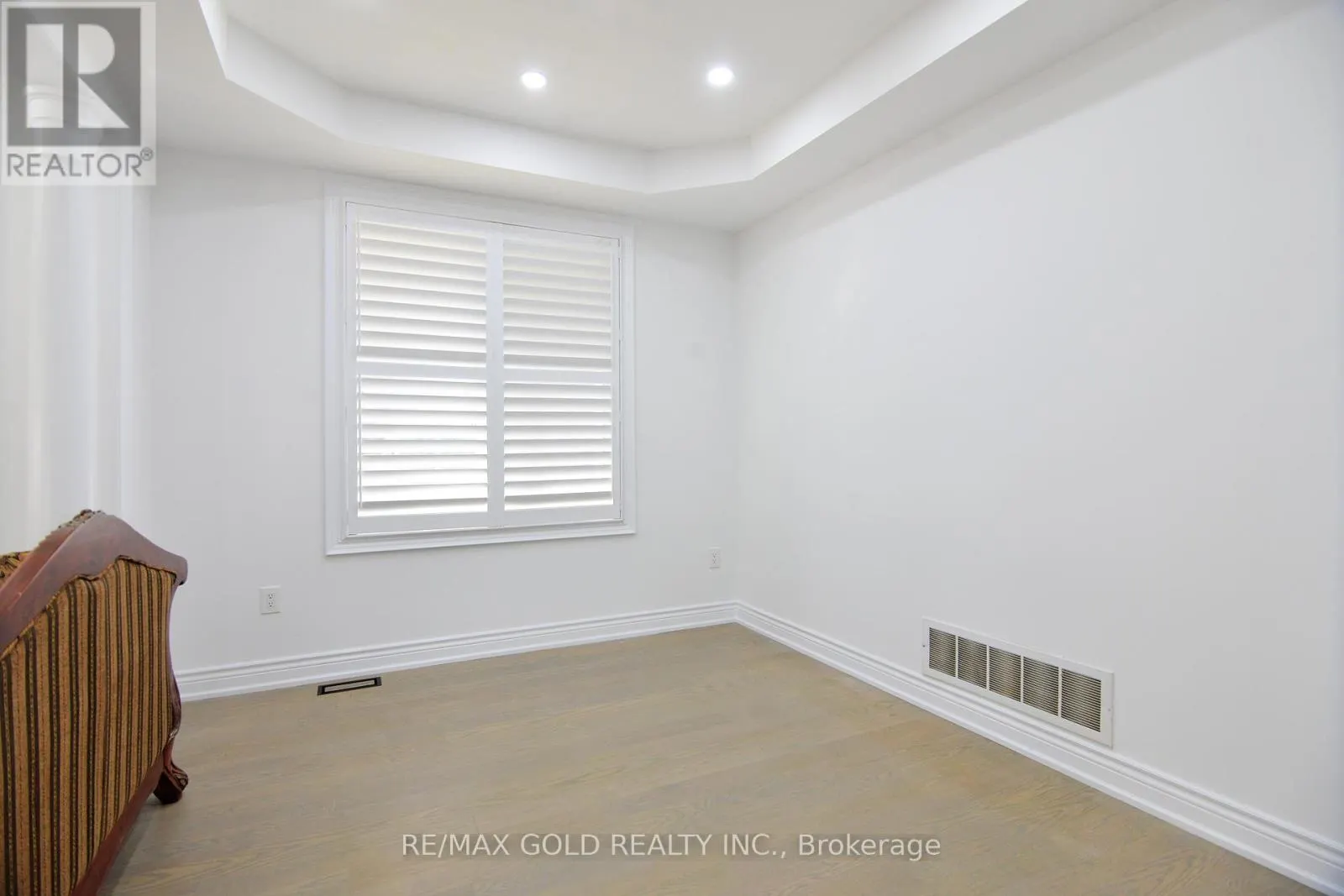 1 BLAKETON COURT