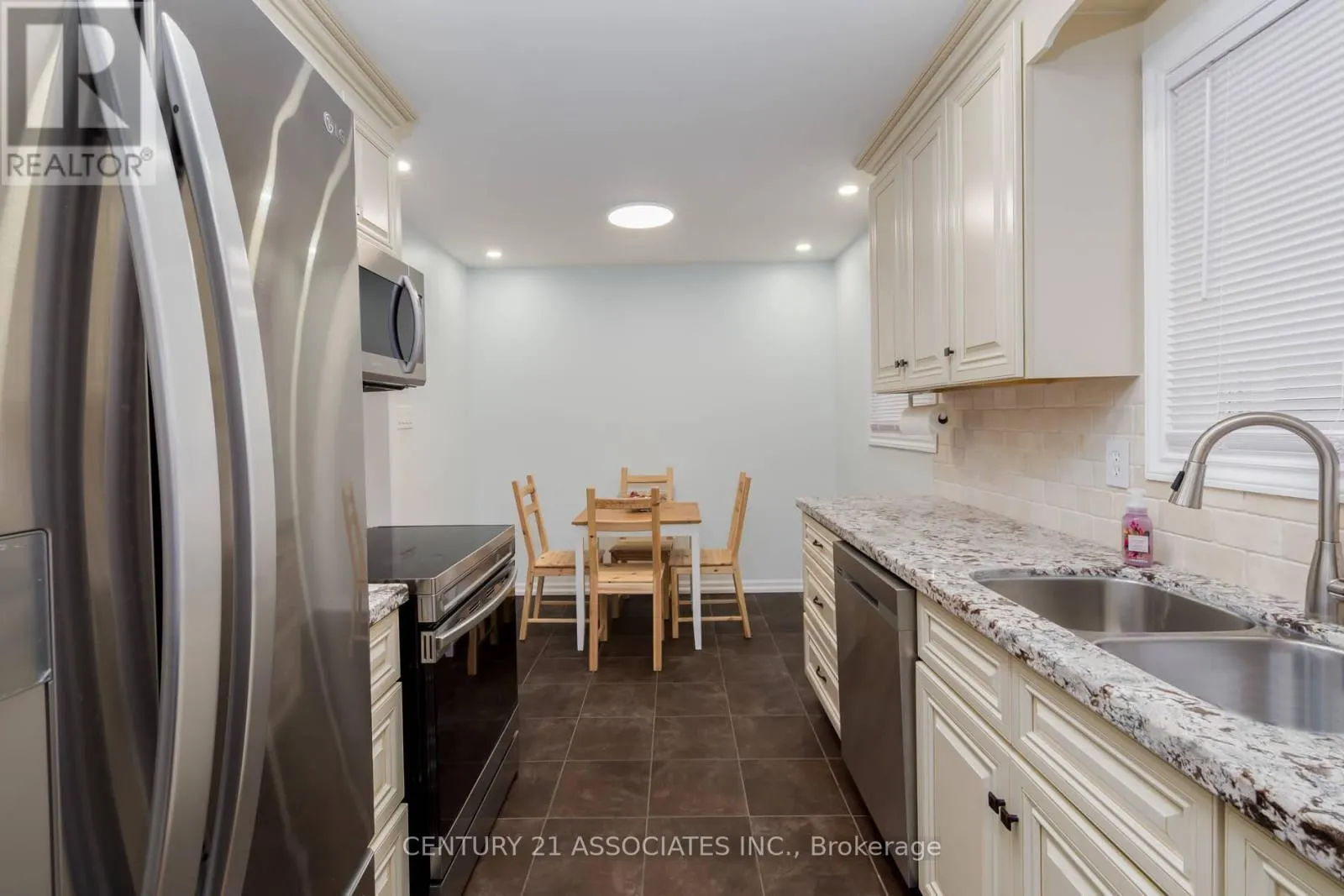 3158 HARRIS CRESCENT
