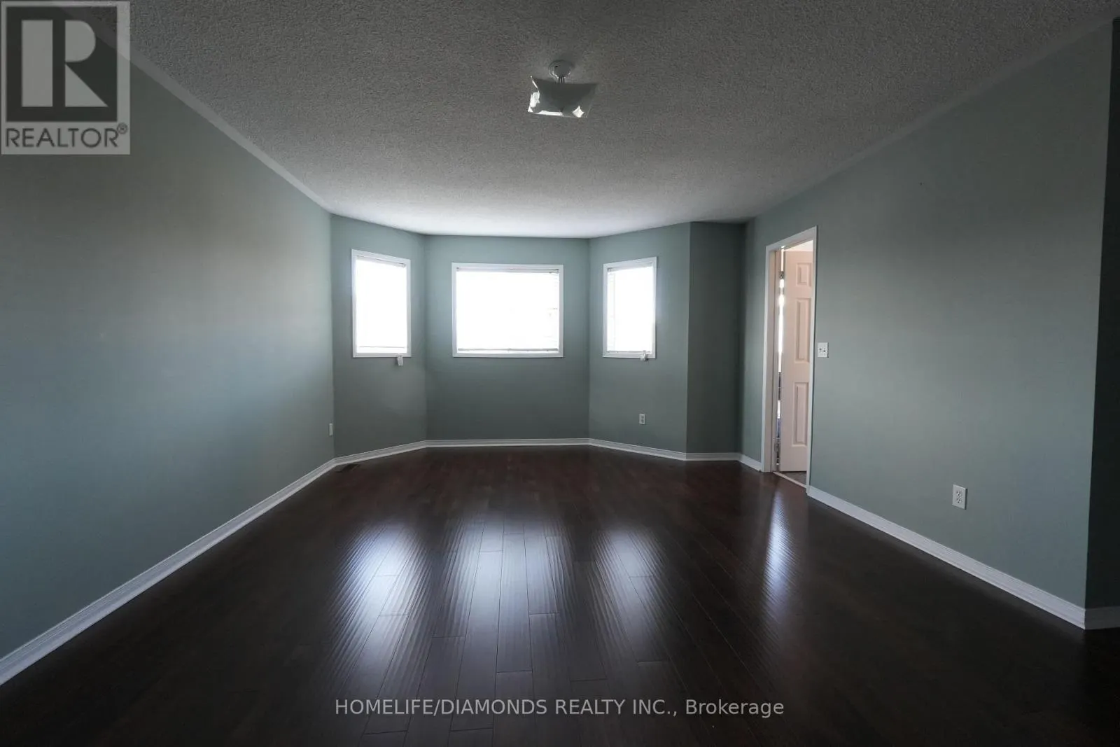 5267 BROOKWOOD COURT