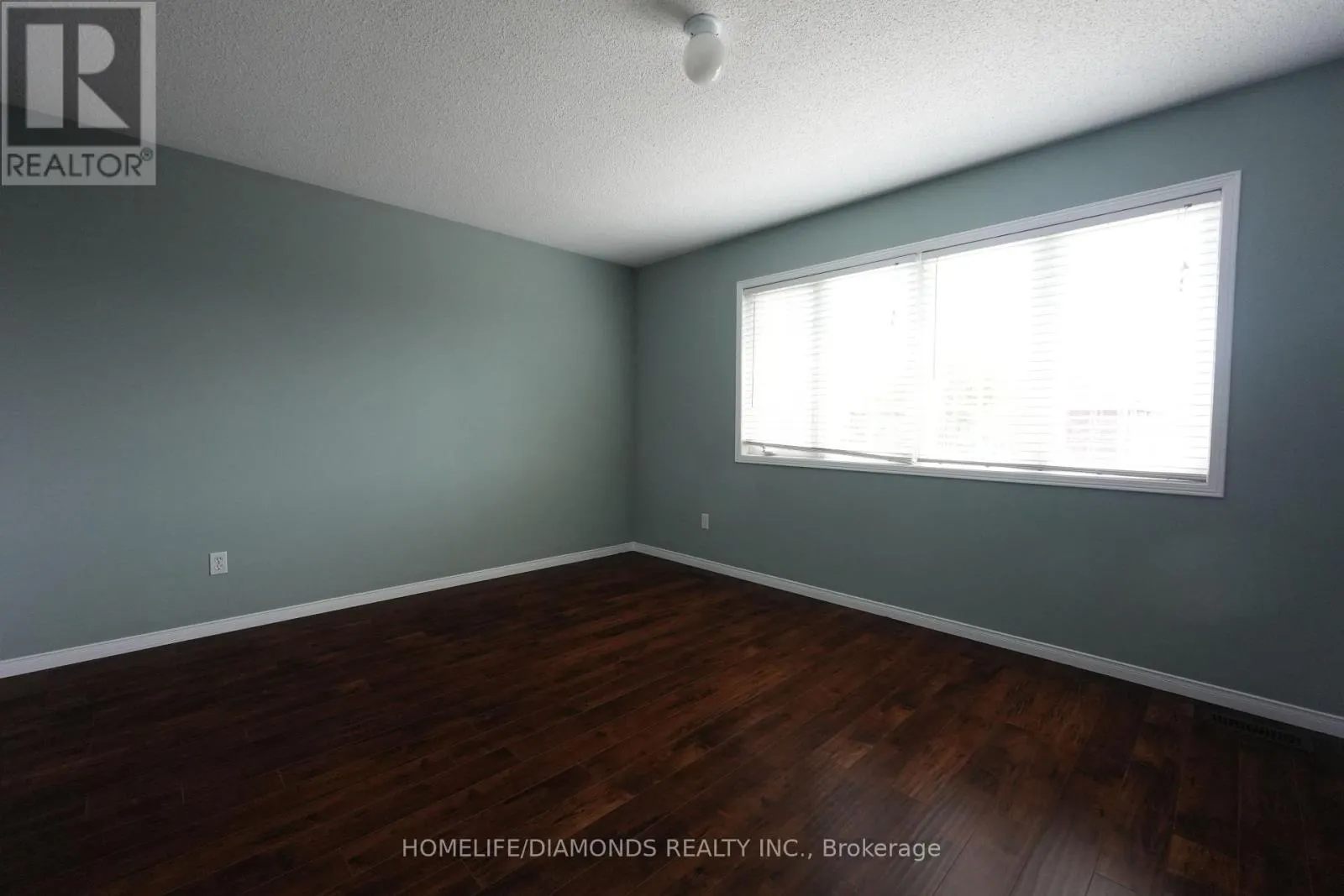 5267 BROOKWOOD COURT
