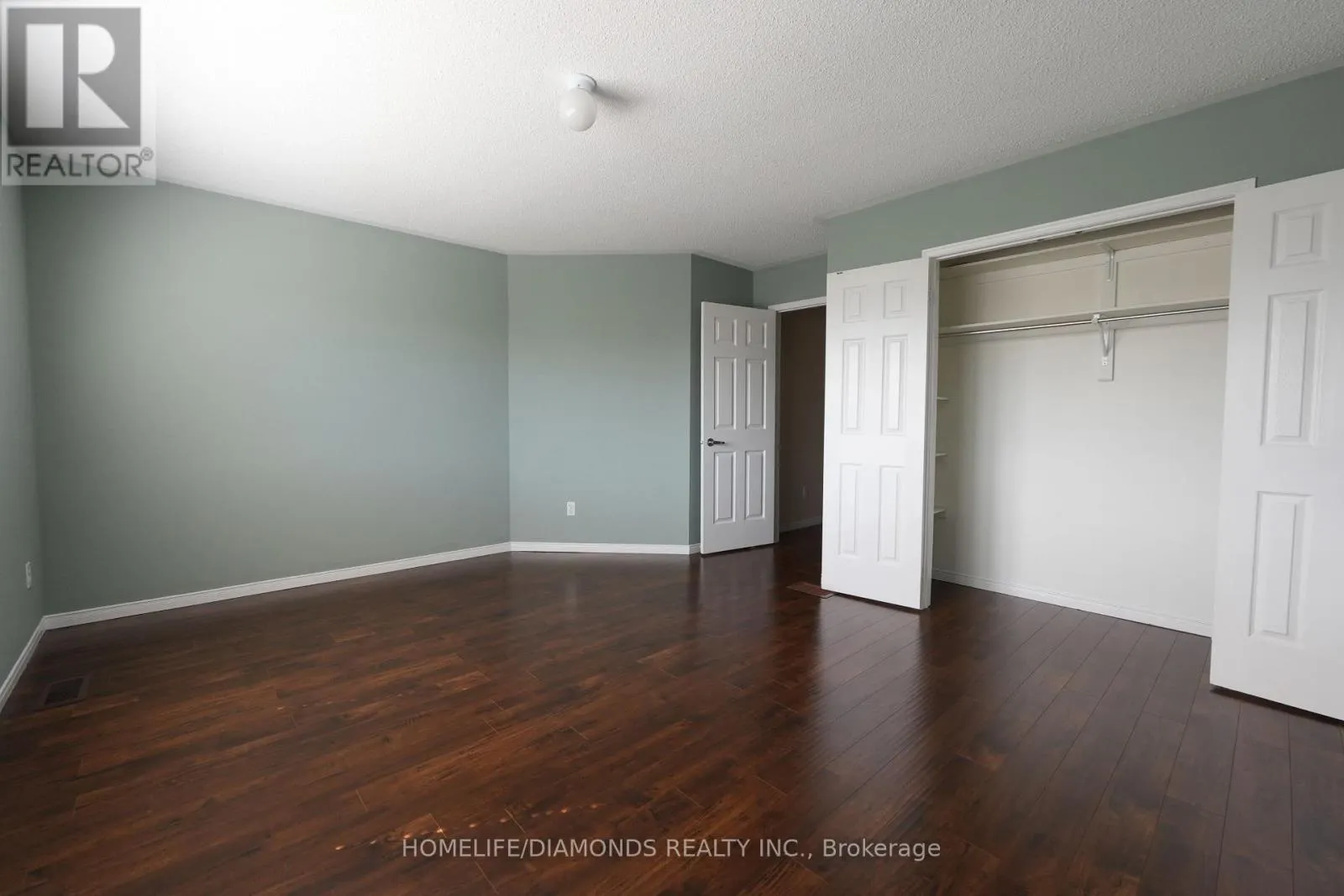5267 BROOKWOOD COURT