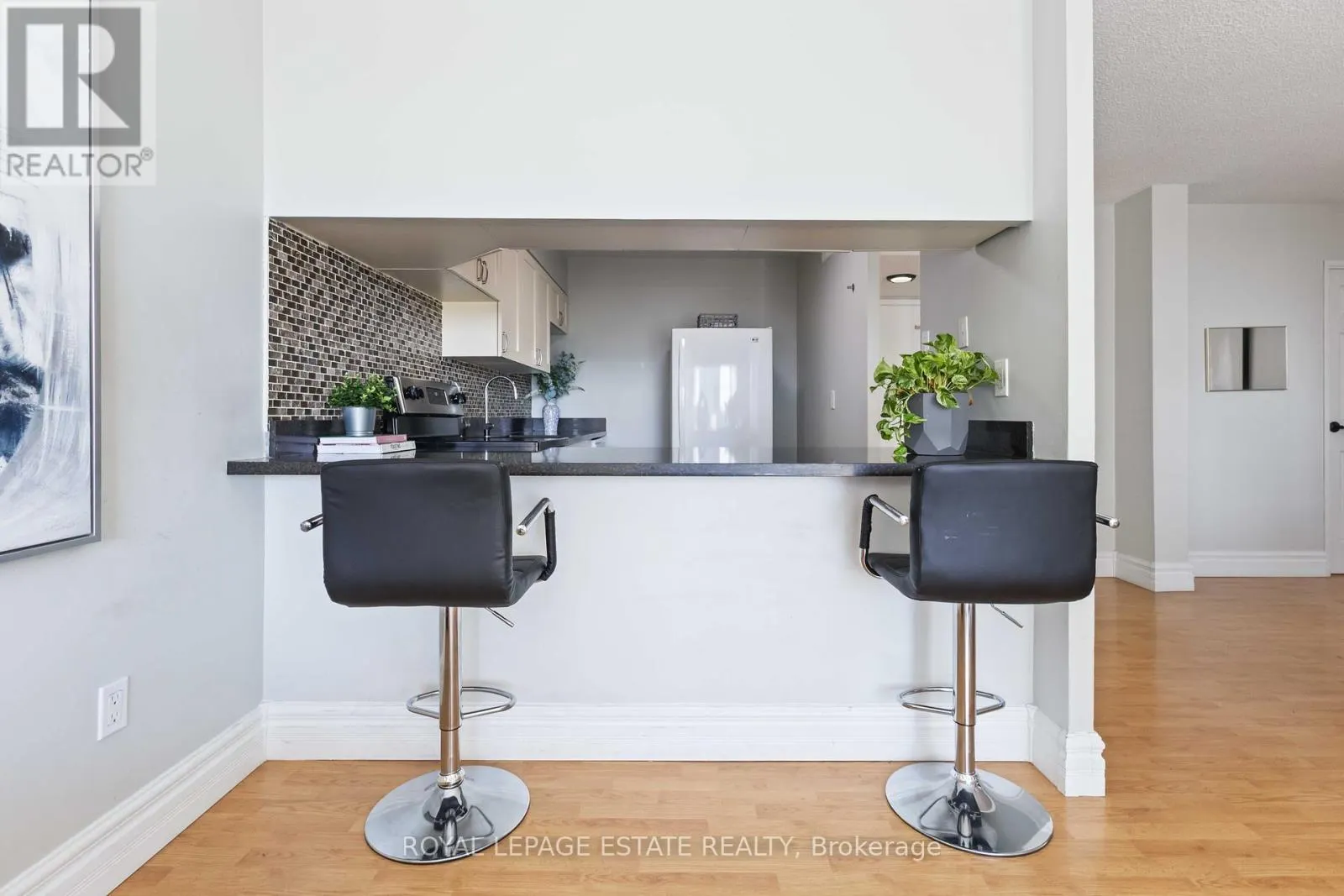 711 - 10 MARTHA EATON WAY