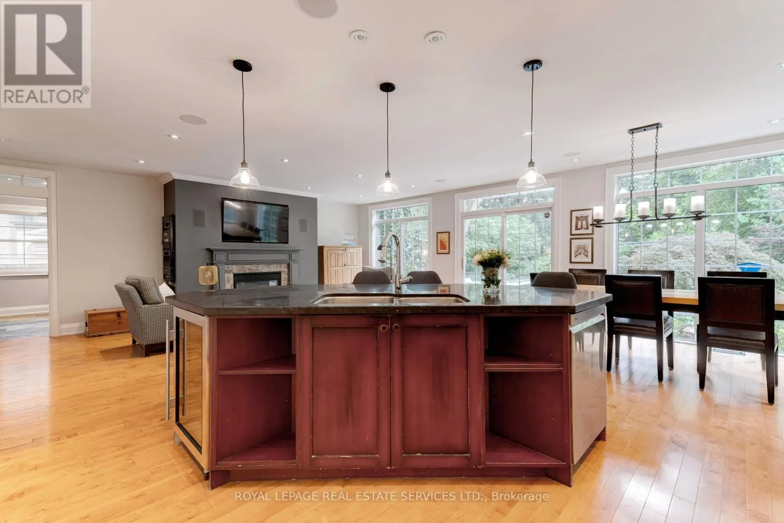 938 MEADOW WOOD ROAD
