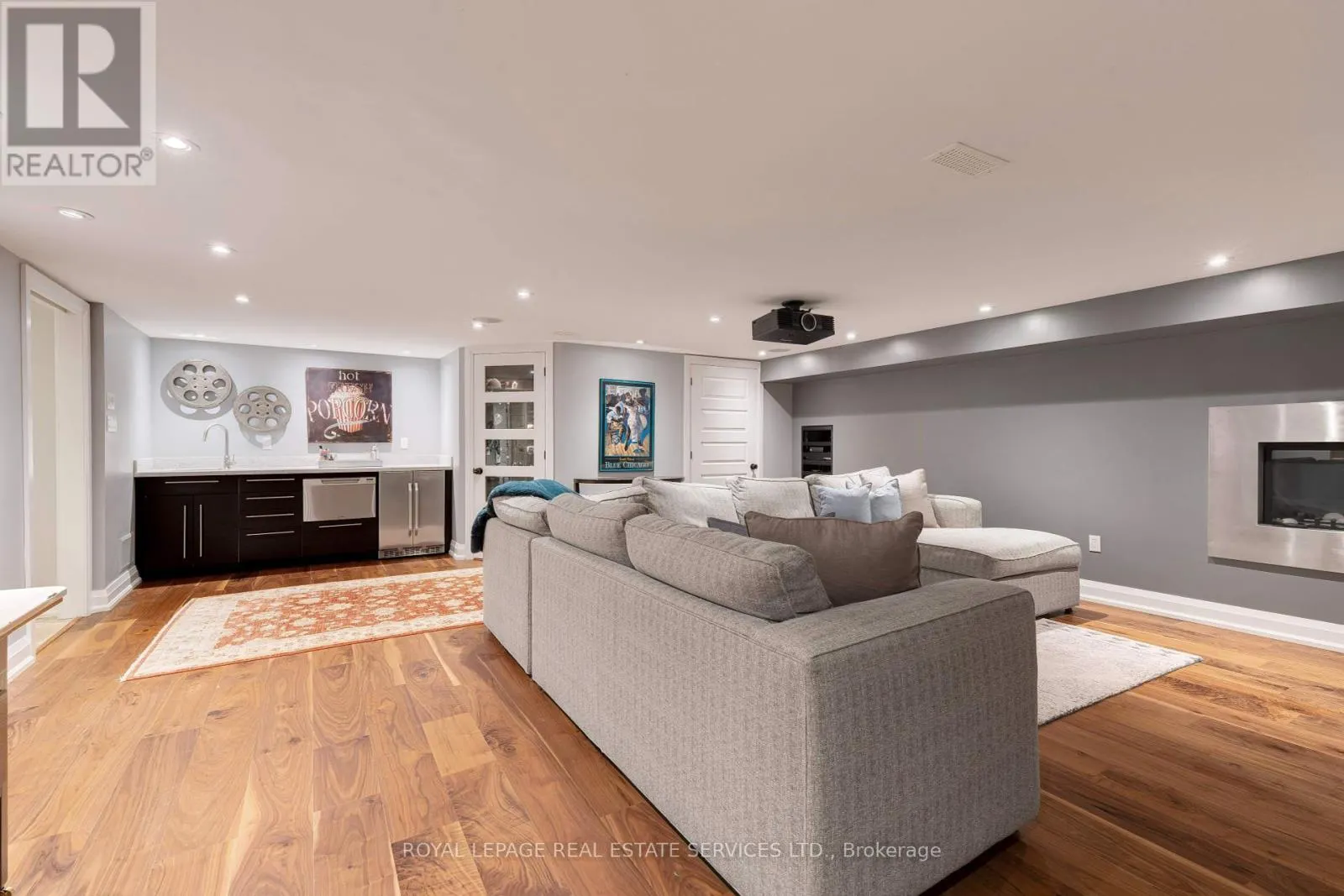 938 MEADOW WOOD ROAD