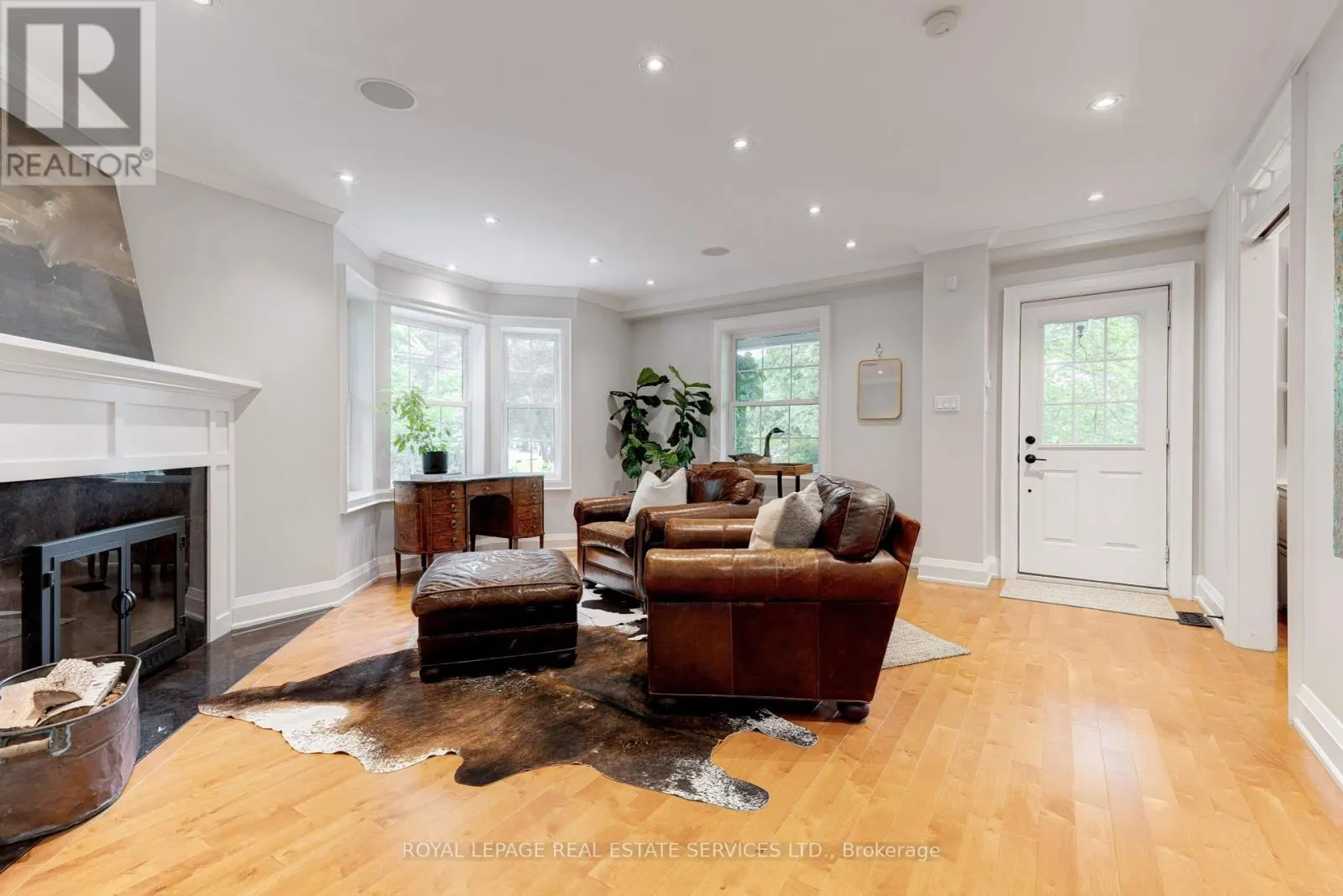 938 MEADOW WOOD ROAD