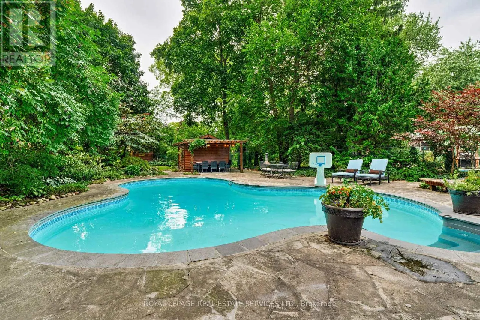 938 MEADOW WOOD ROAD