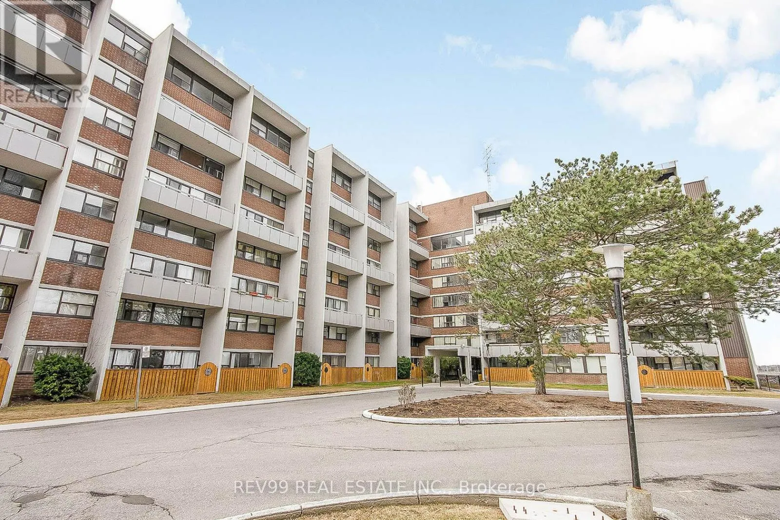504 - 2121 ROCHE COURT