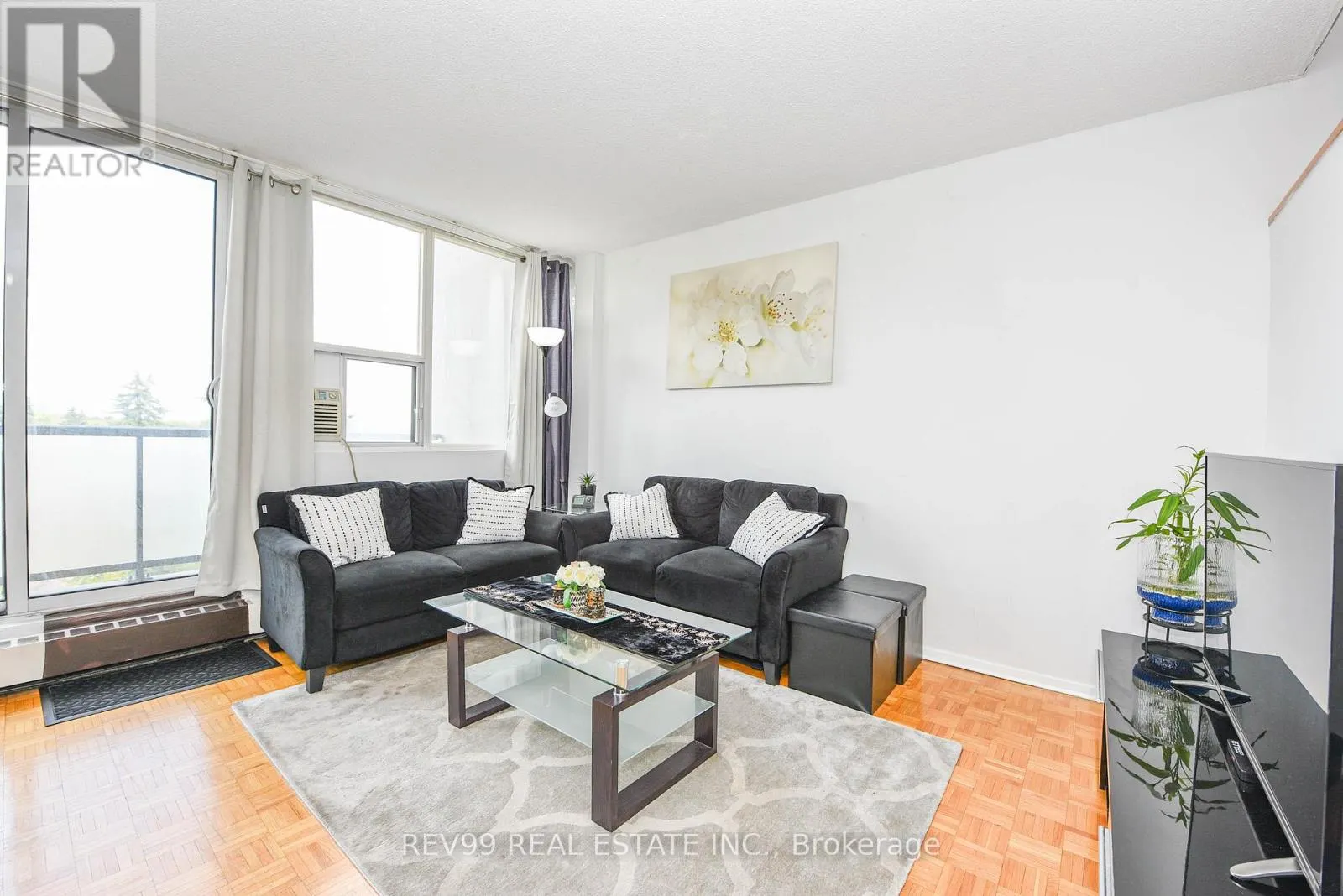 504 - 2121 ROCHE COURT