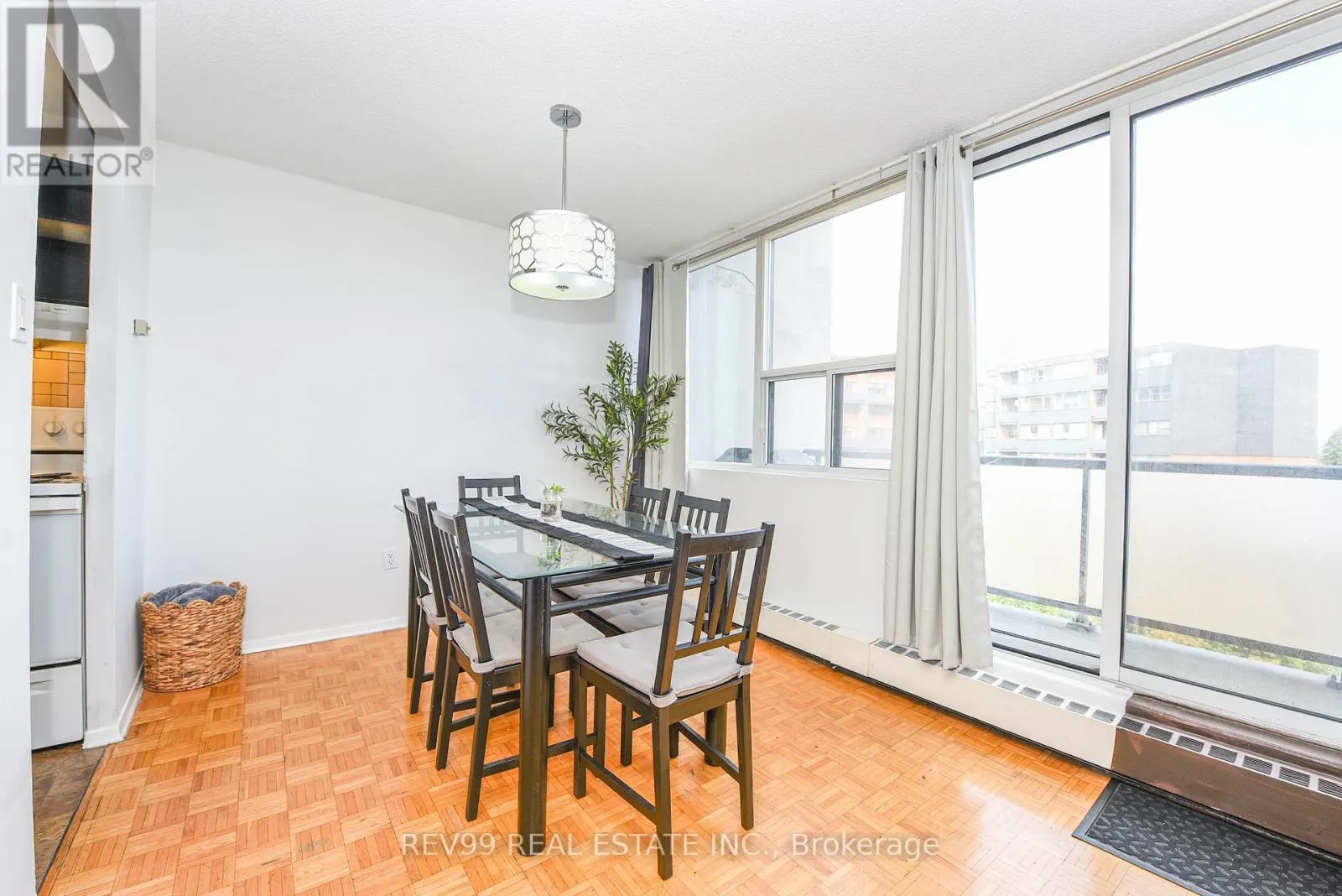 504 - 2121 ROCHE COURT