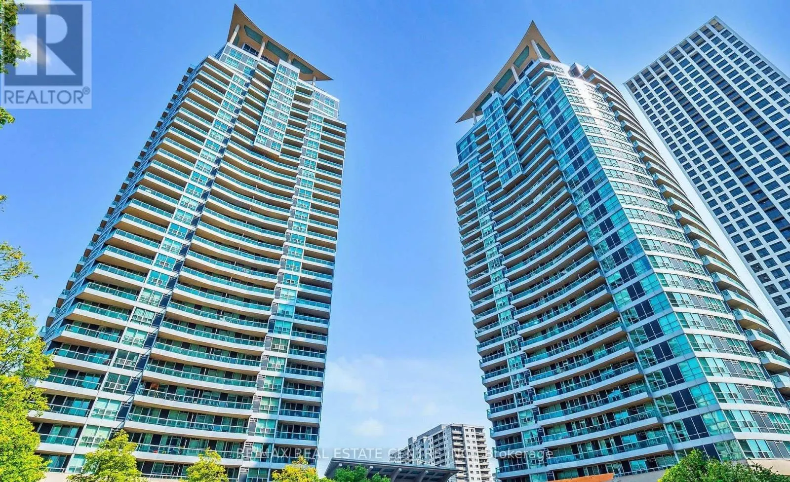 1603 - 33 ELM DRIVE W