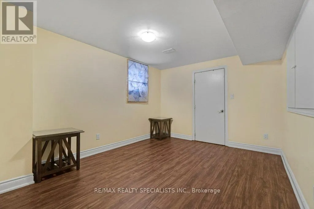 7 NEWINGTON CRESCENT