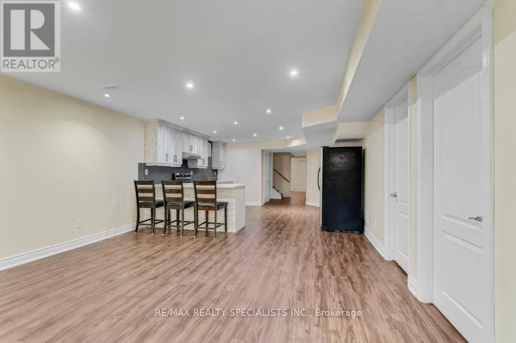 7 NEWINGTON CRESCENT
