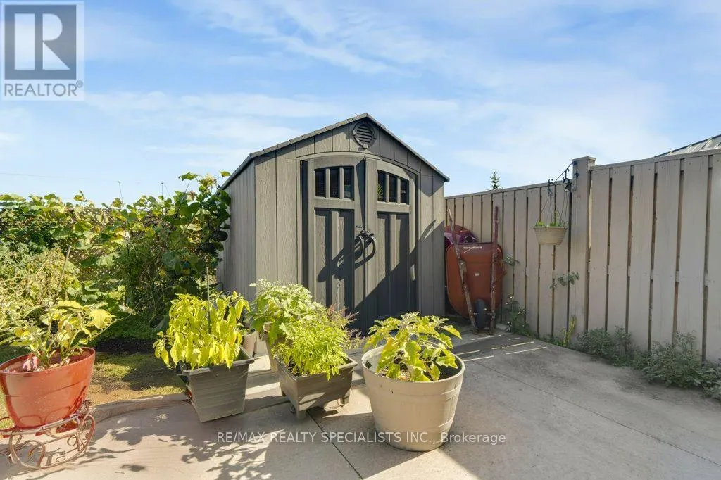 7 NEWINGTON CRESCENT