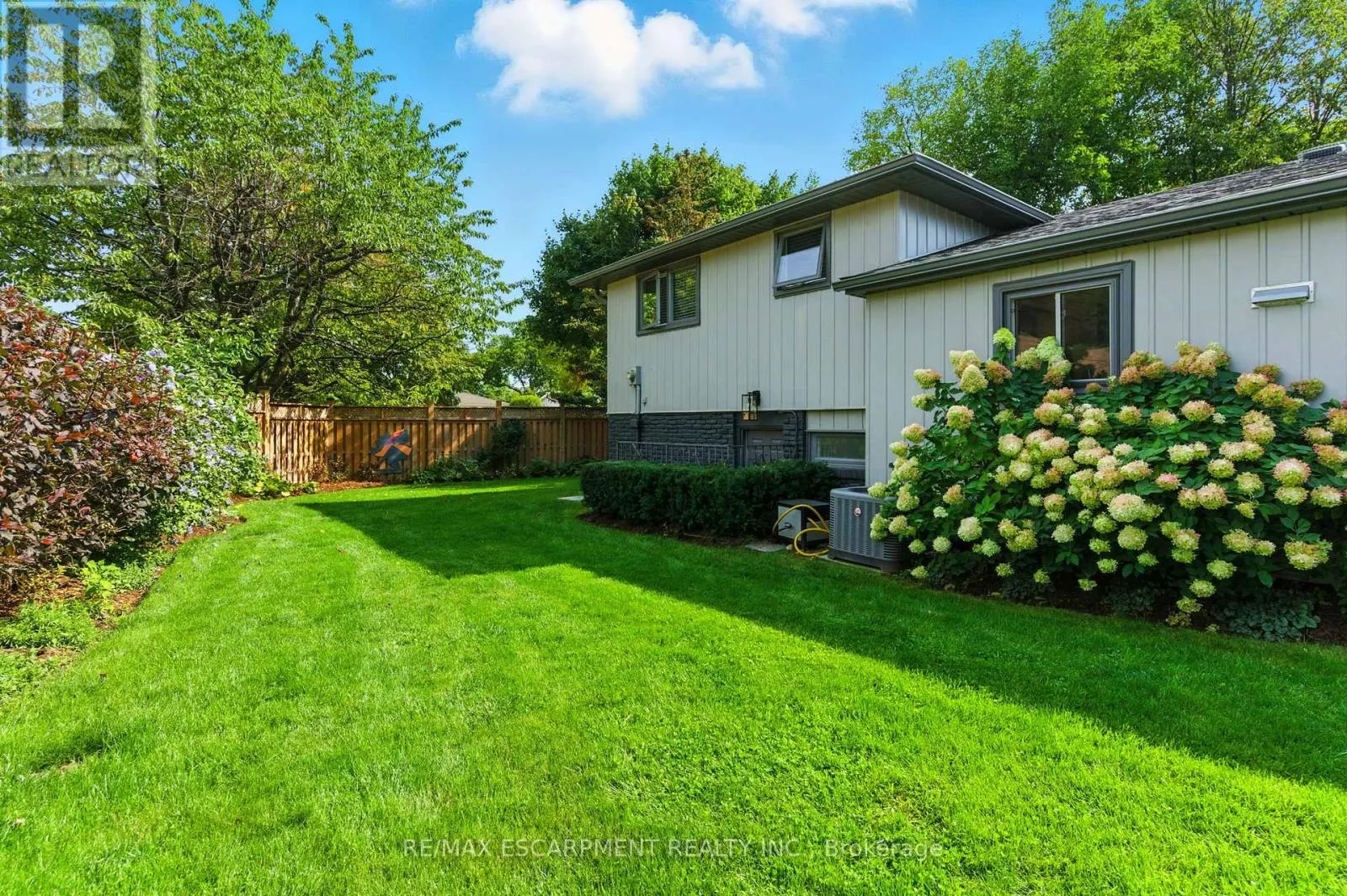 535 VANGUARD CRESCENT