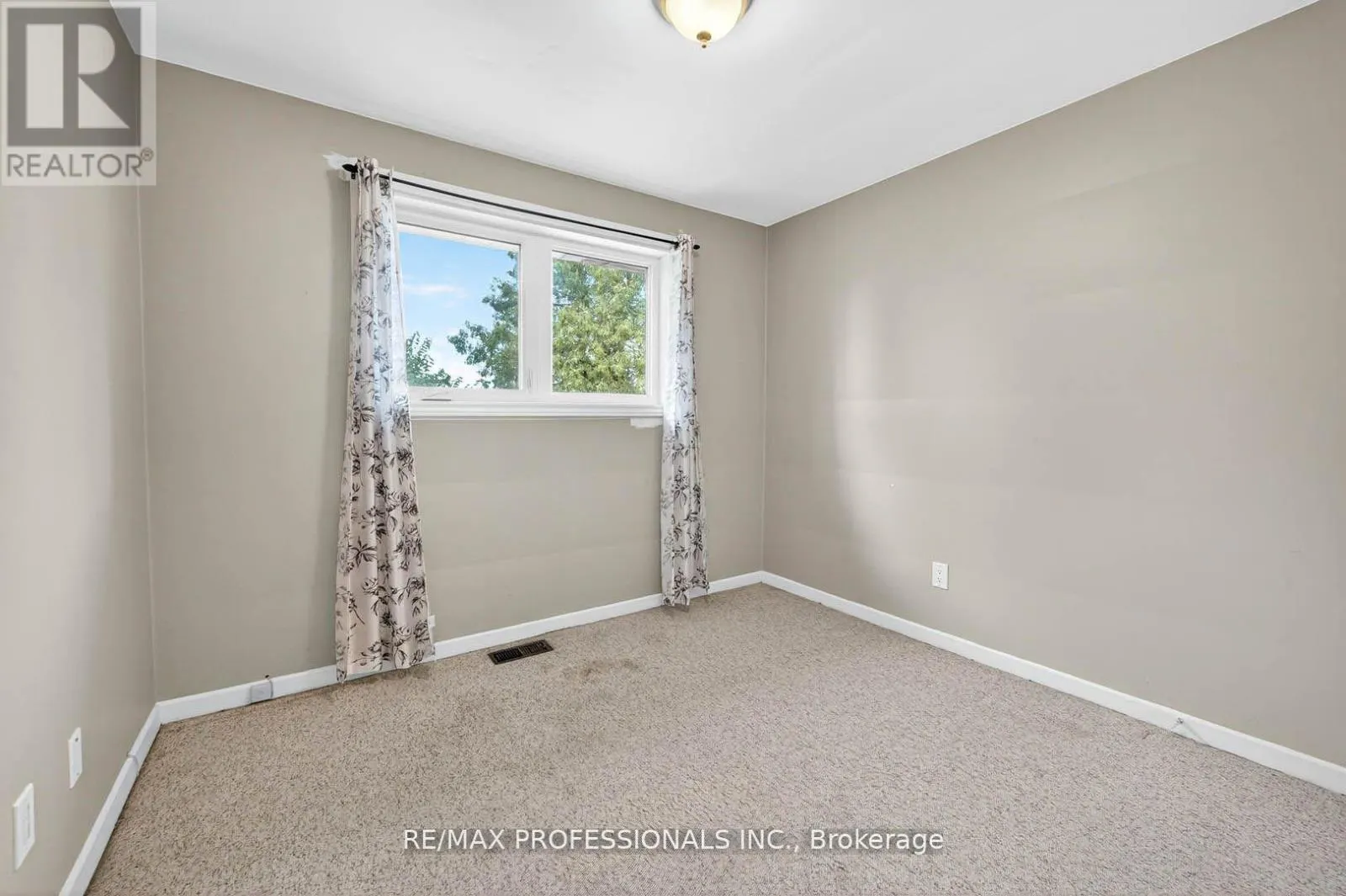 1784 SANDGATE CRESCENT