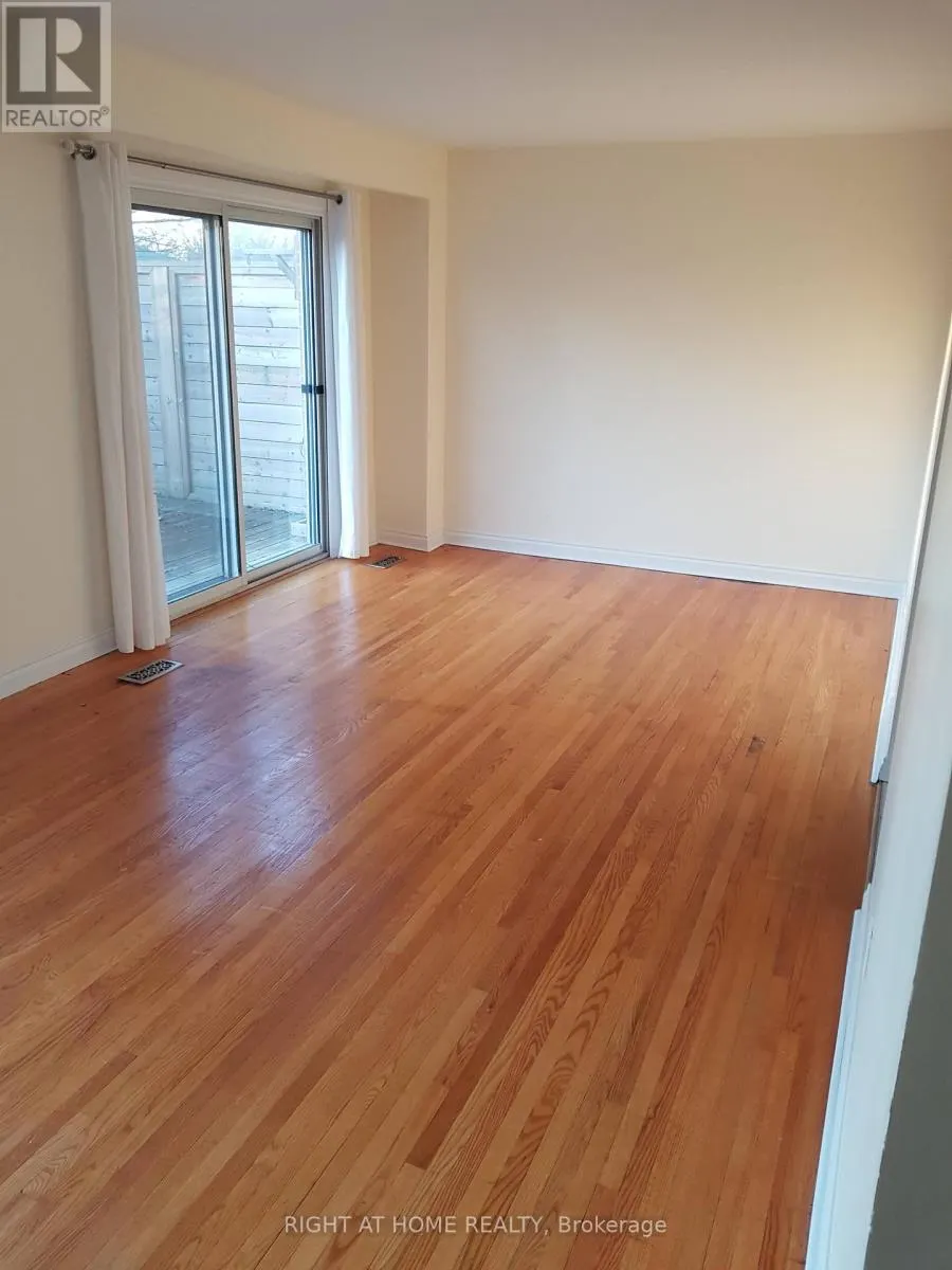 UPSTAIRS ONLY - 44 ALDERBURY CRESCENT