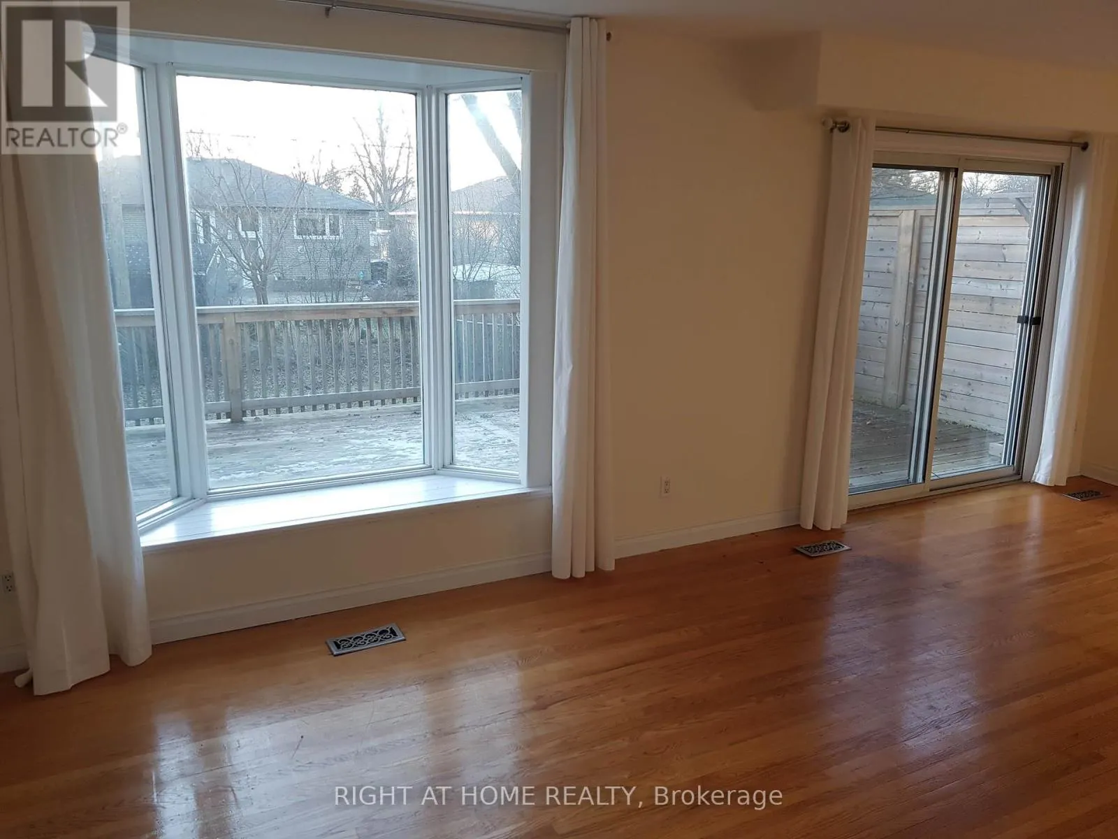 UPSTAIRS ONLY - 44 ALDERBURY CRESCENT