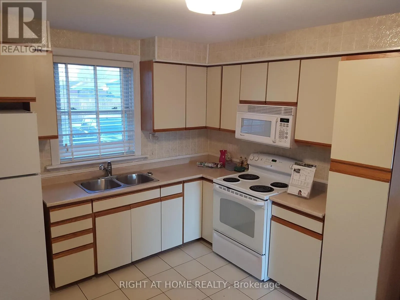 UPSTAIRS ONLY - 44 ALDERBURY CRESCENT
