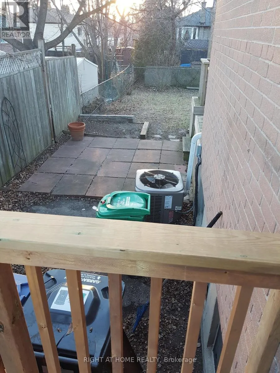UPSTAIRS ONLY - 44 ALDERBURY CRESCENT
