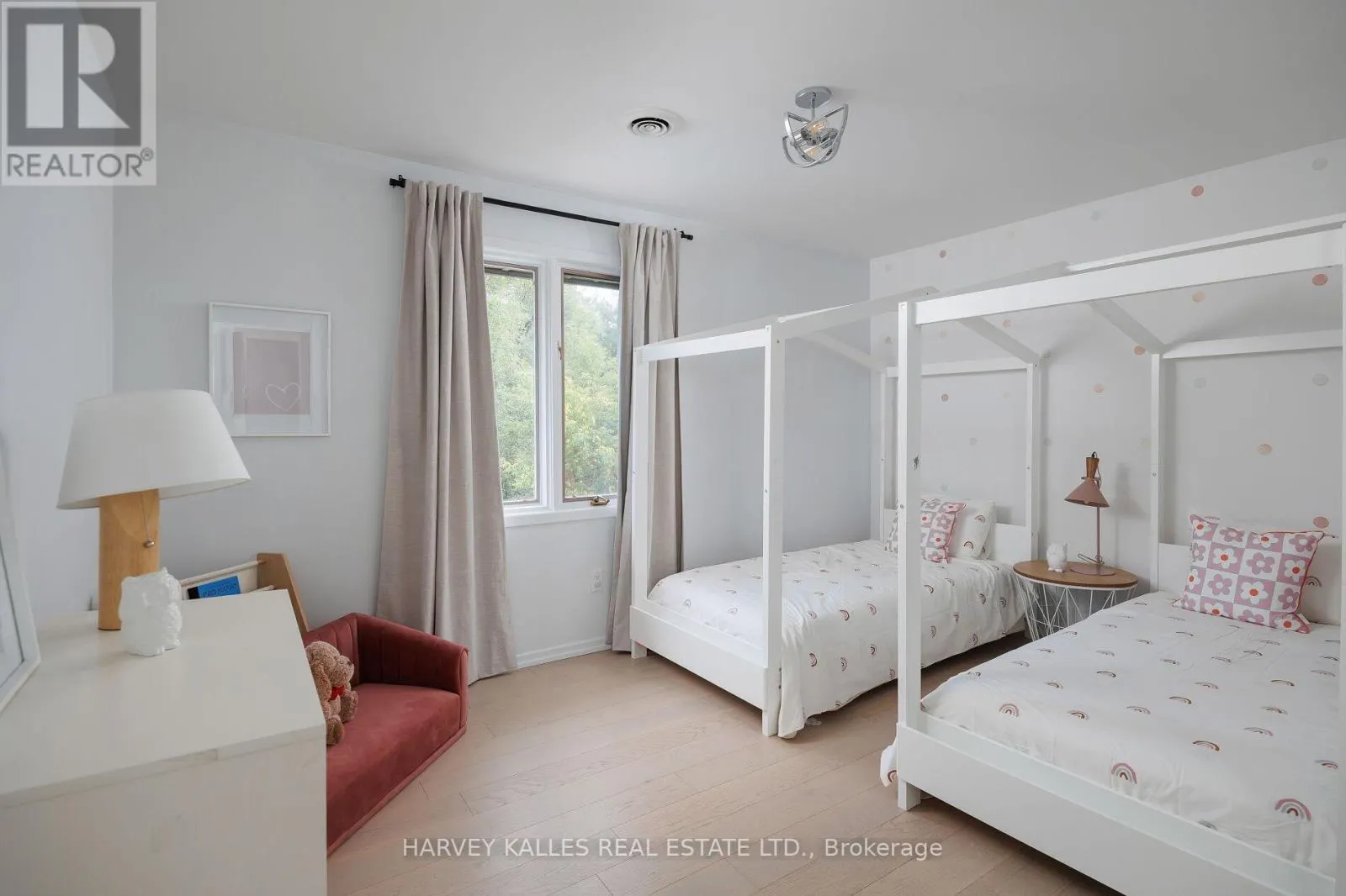 30 NEILOR CRESCENT
