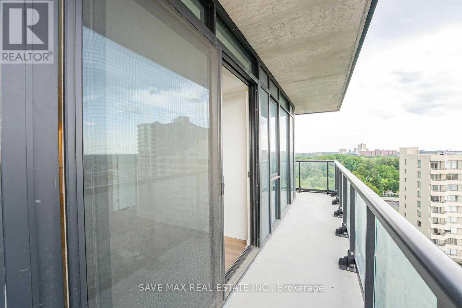 916 - 86 DUNDAS STREET E