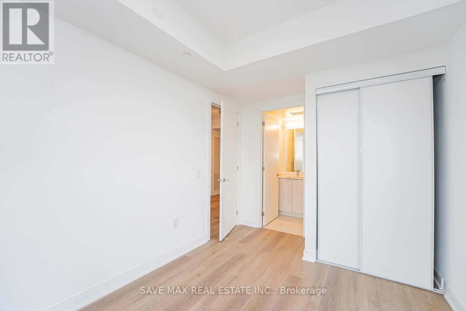 916 - 86 DUNDAS STREET E