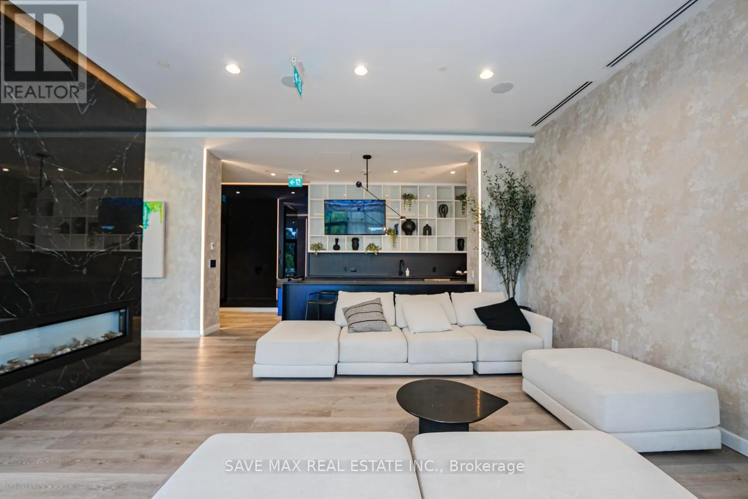 916 - 86 DUNDAS STREET E