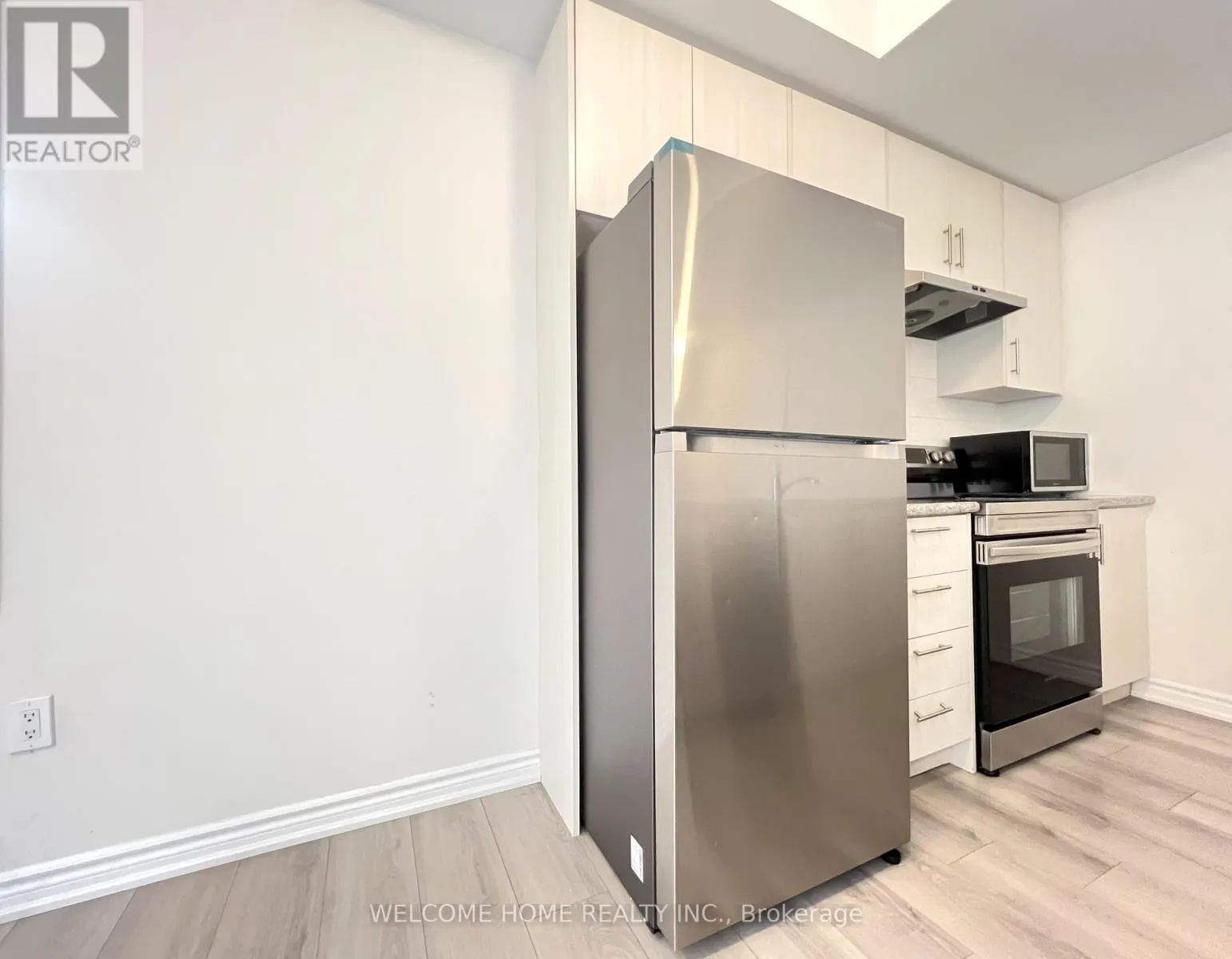 501 - 40 HALLIFORD PLACE