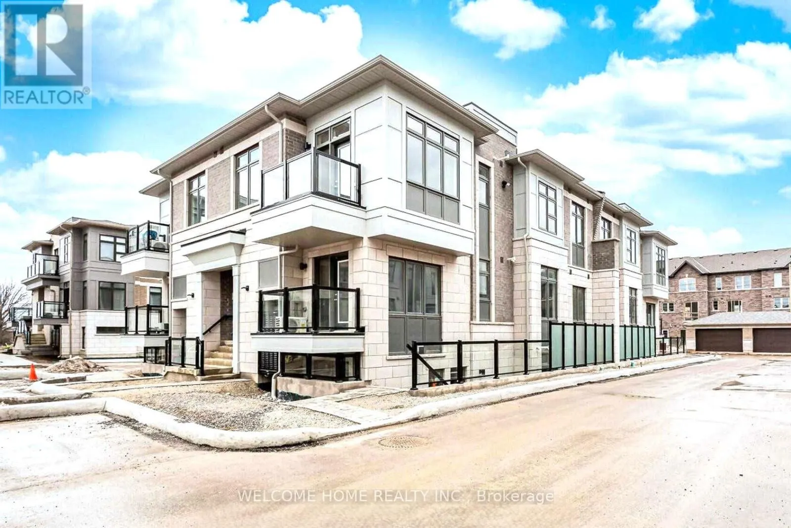 501 - 40 HALLIFORD PLACE
