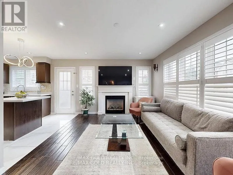 933 RAFTIS CRESCENT