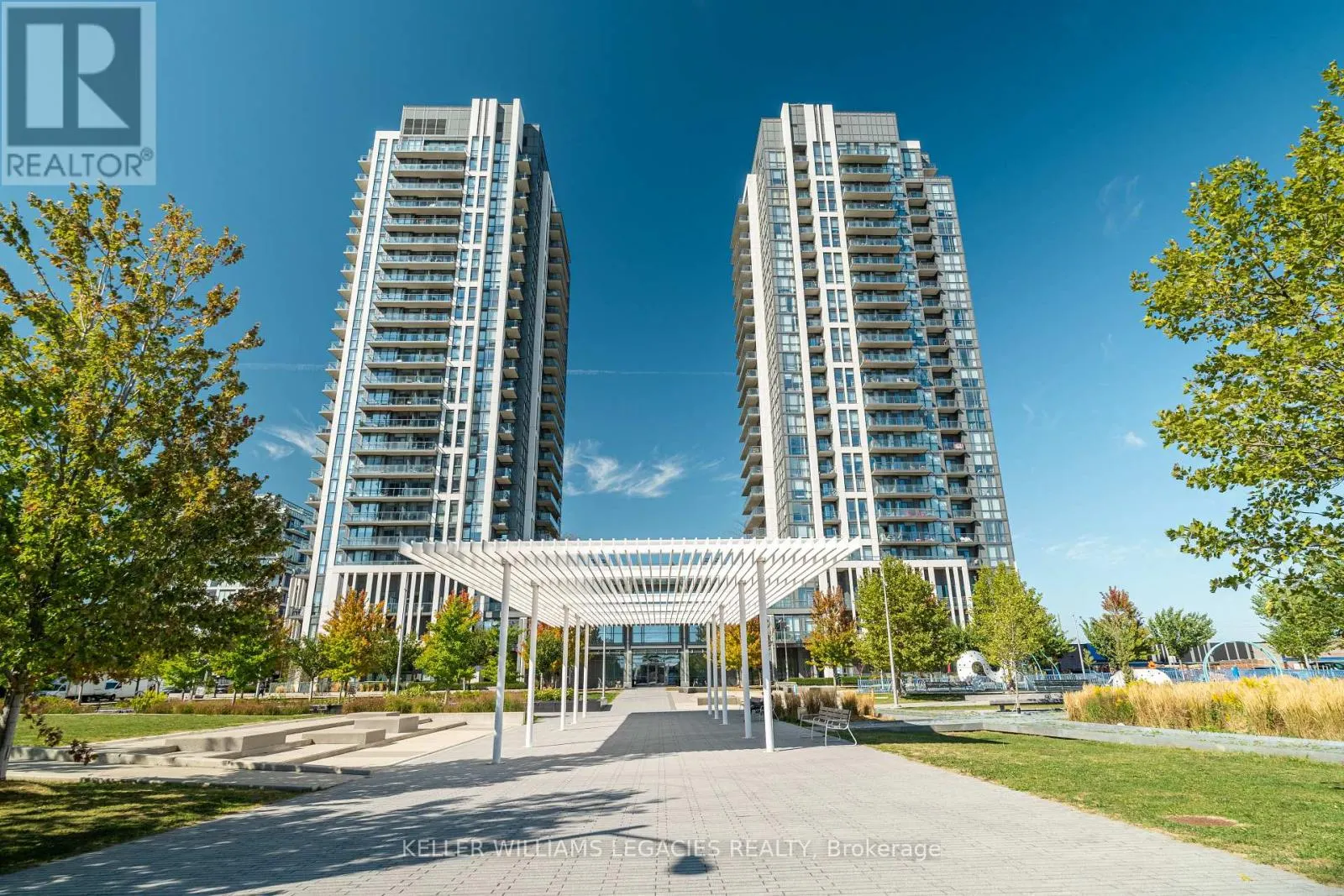 102 - 17 ZORRA STREET
