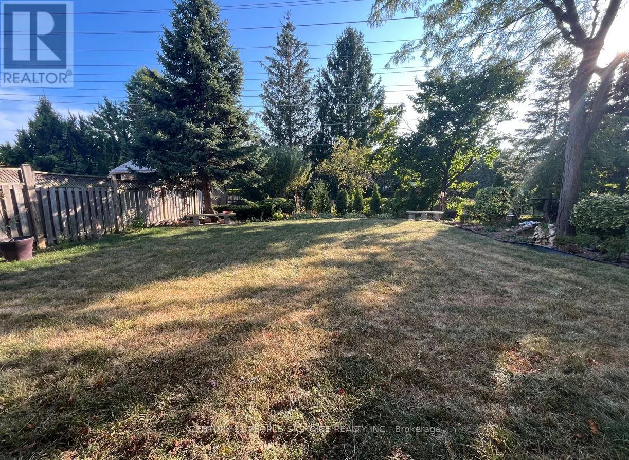 LOWER - 4494 IDLEWILDE CRESCENT