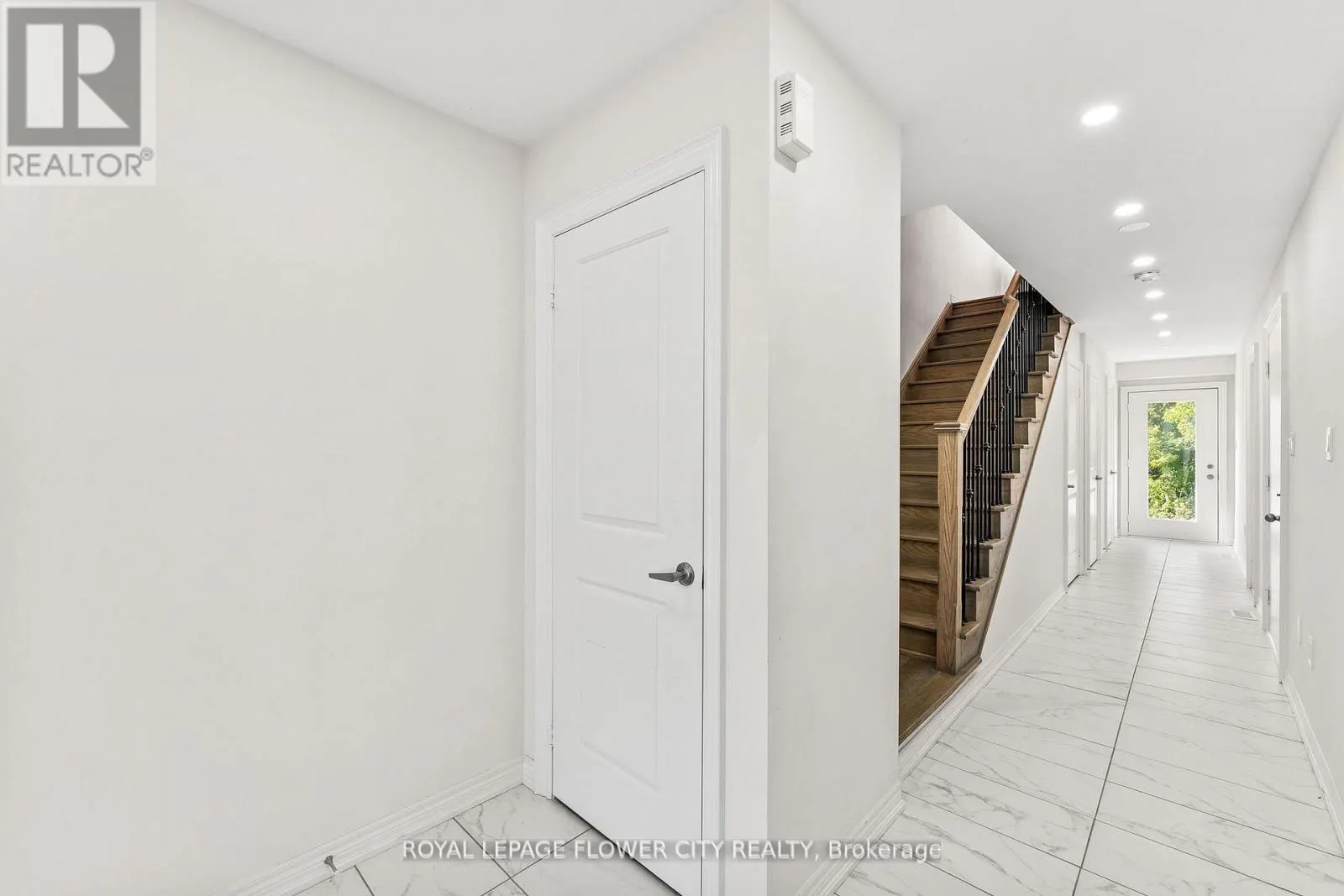 38 QUEENPOST DRIVE