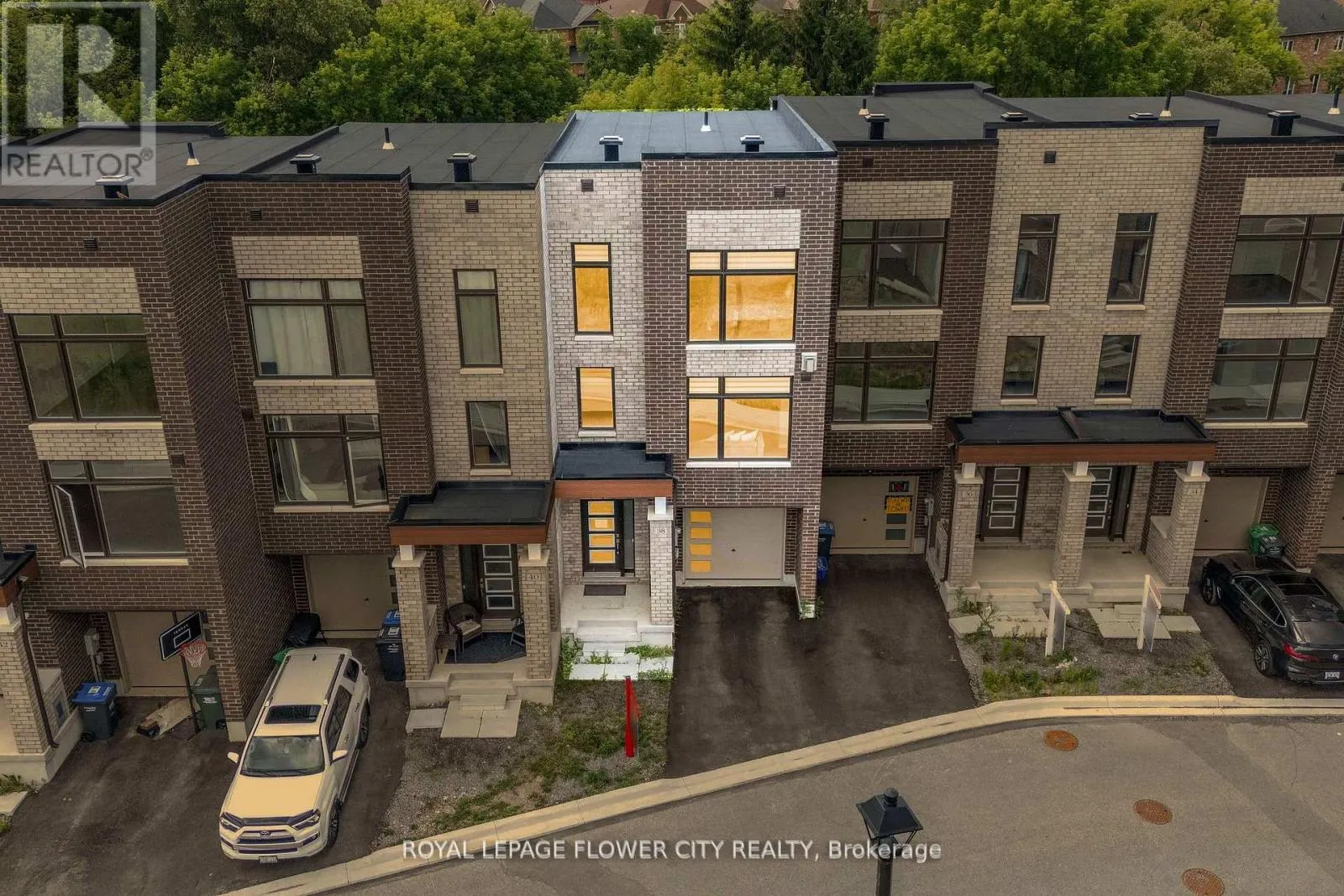 38 QUEENPOST DRIVE