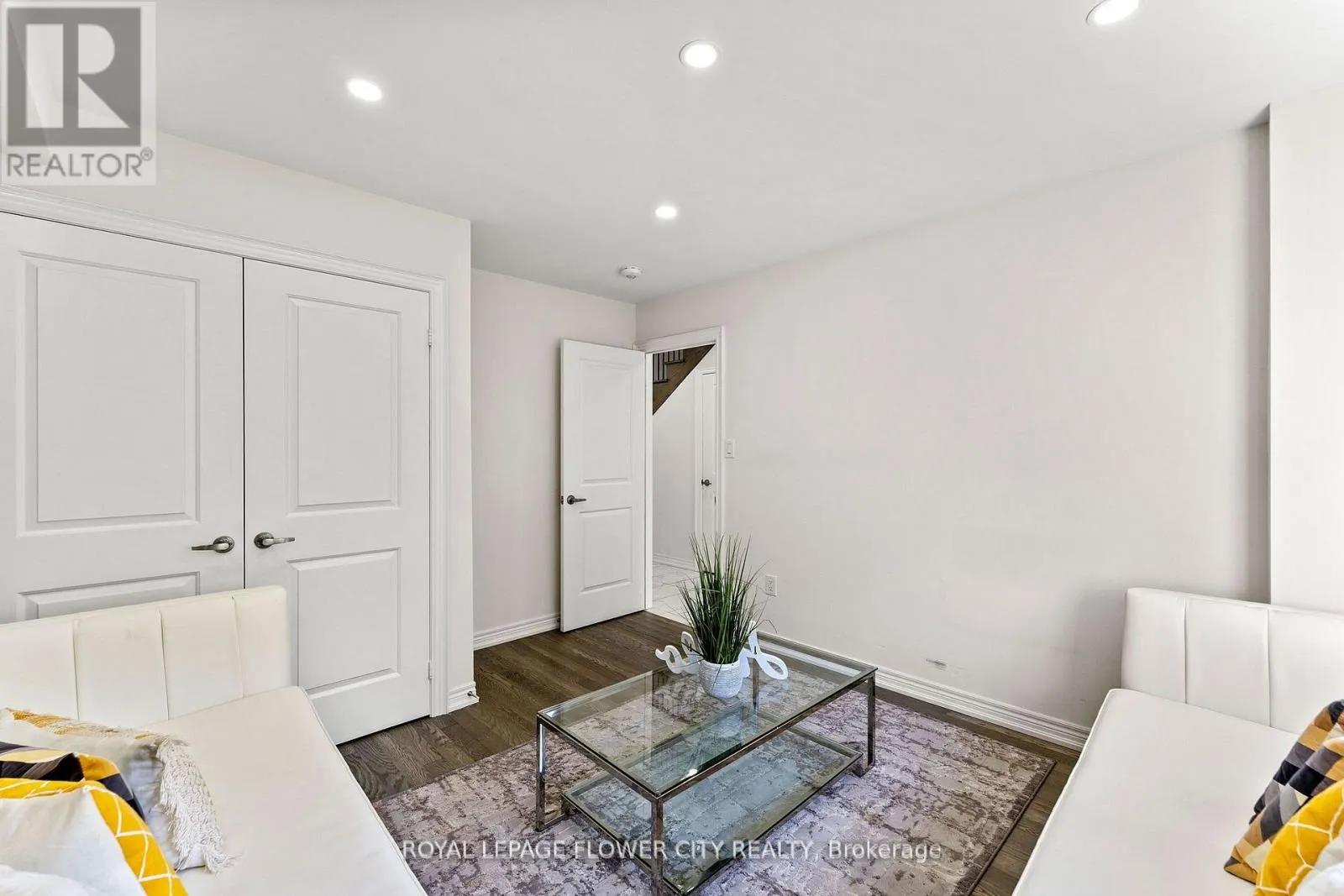 38 QUEENPOST DRIVE