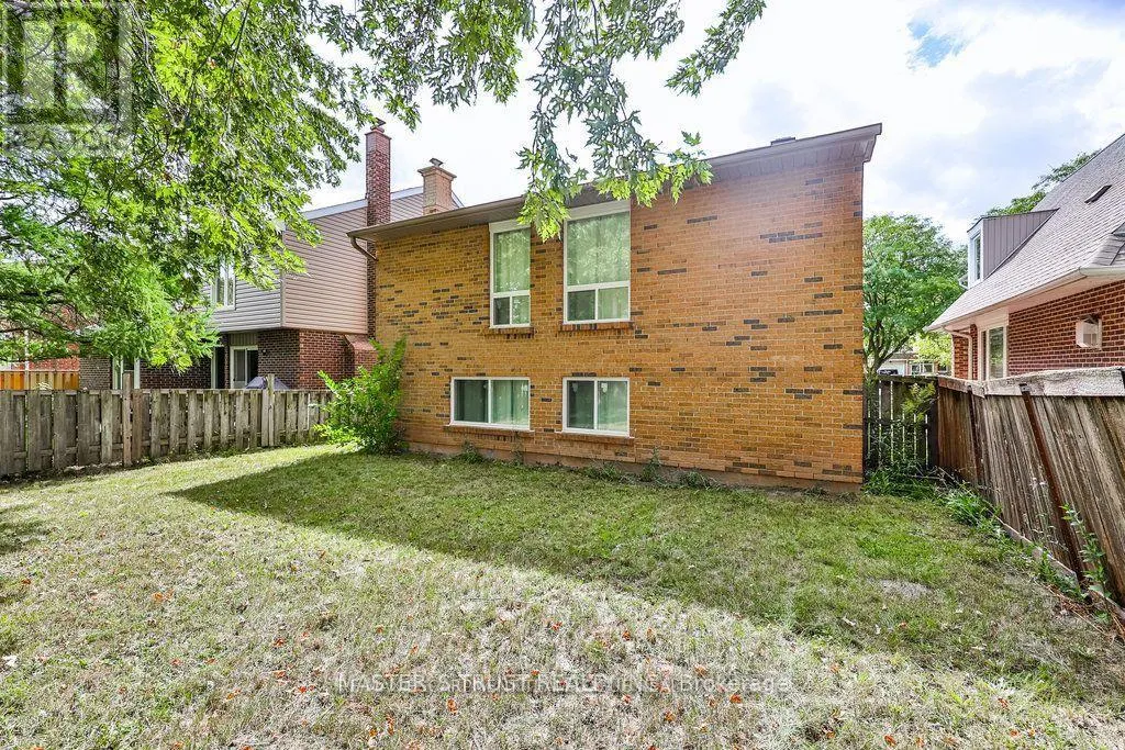 4225 TREETOP CRESCENT