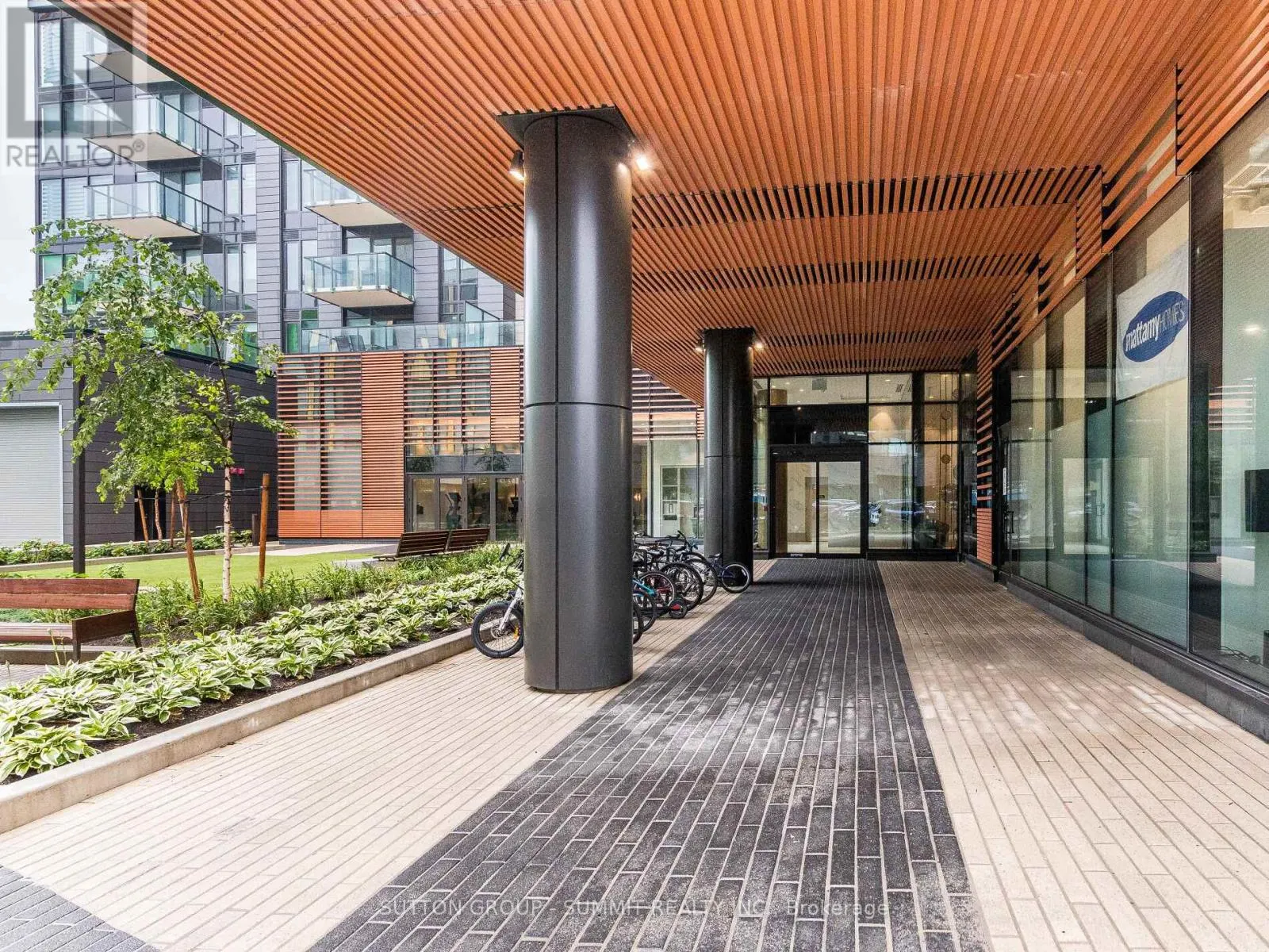 209 - 1415 DUNDAS STREET E