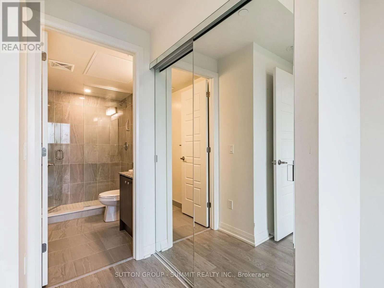 209 - 1415 DUNDAS STREET E