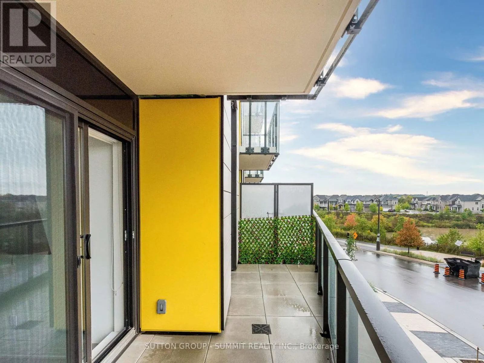 209 - 1415 DUNDAS STREET E