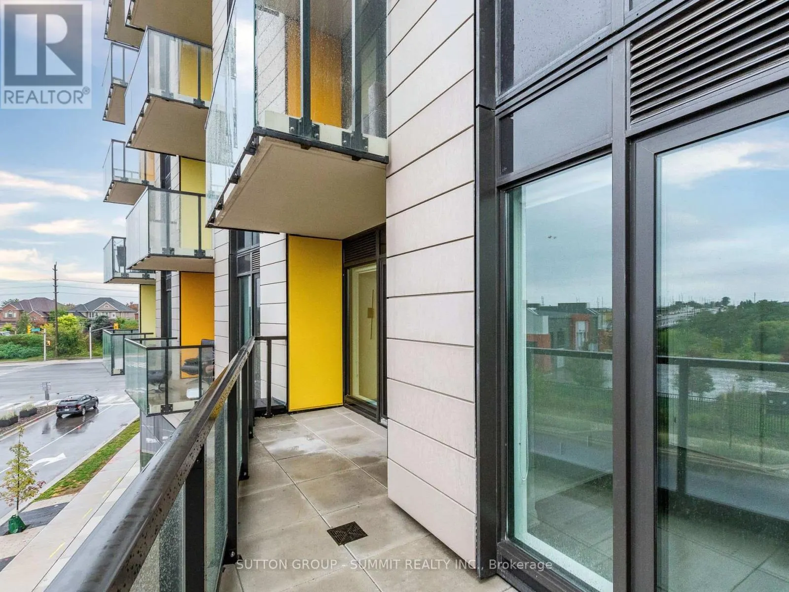 209 - 1415 DUNDAS STREET E